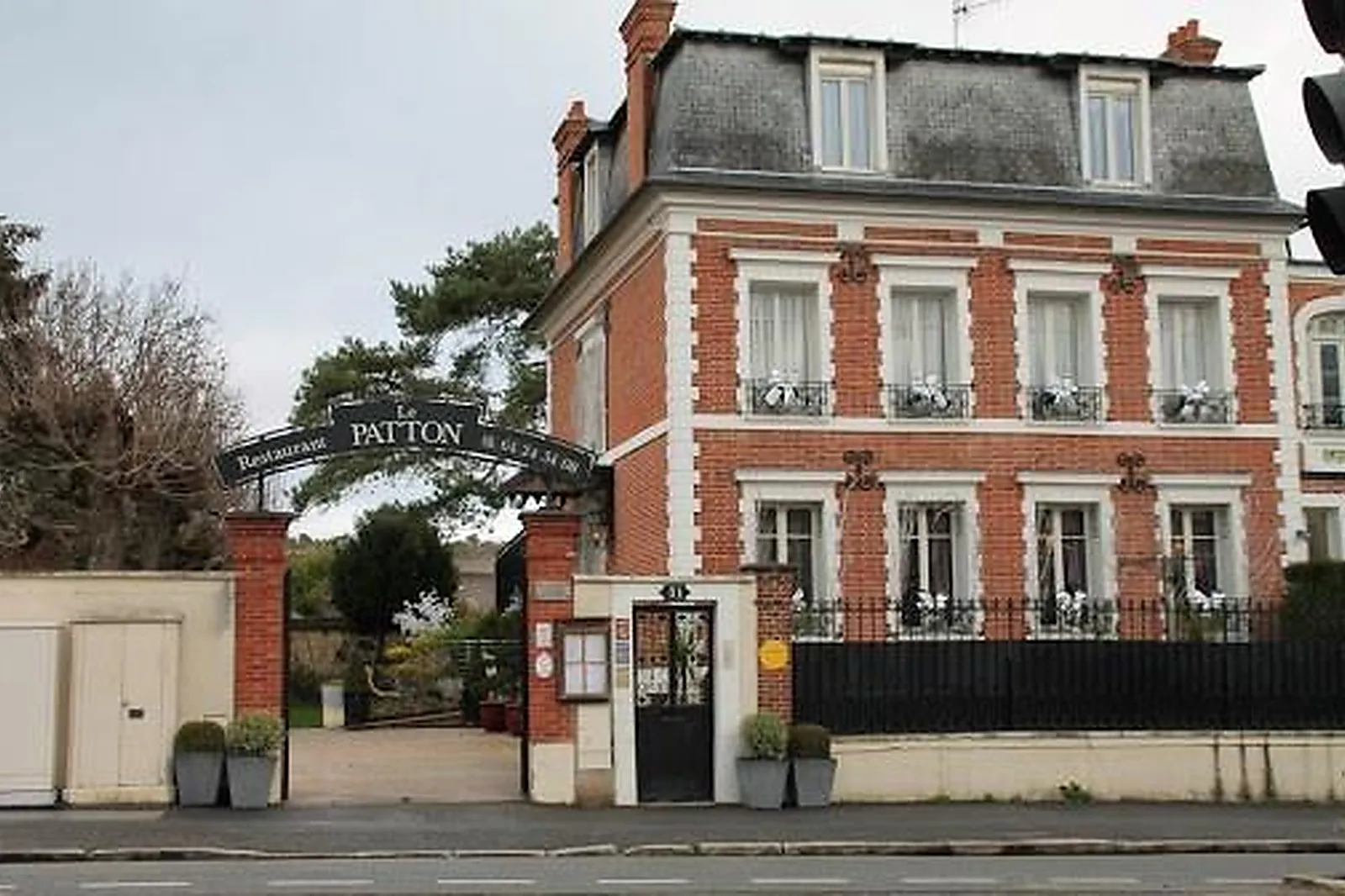 Cafés et Restaurants, RESTAURANTS - FONTAINEBLEAU (SEINE-ET-MARNE) : LE PATTON