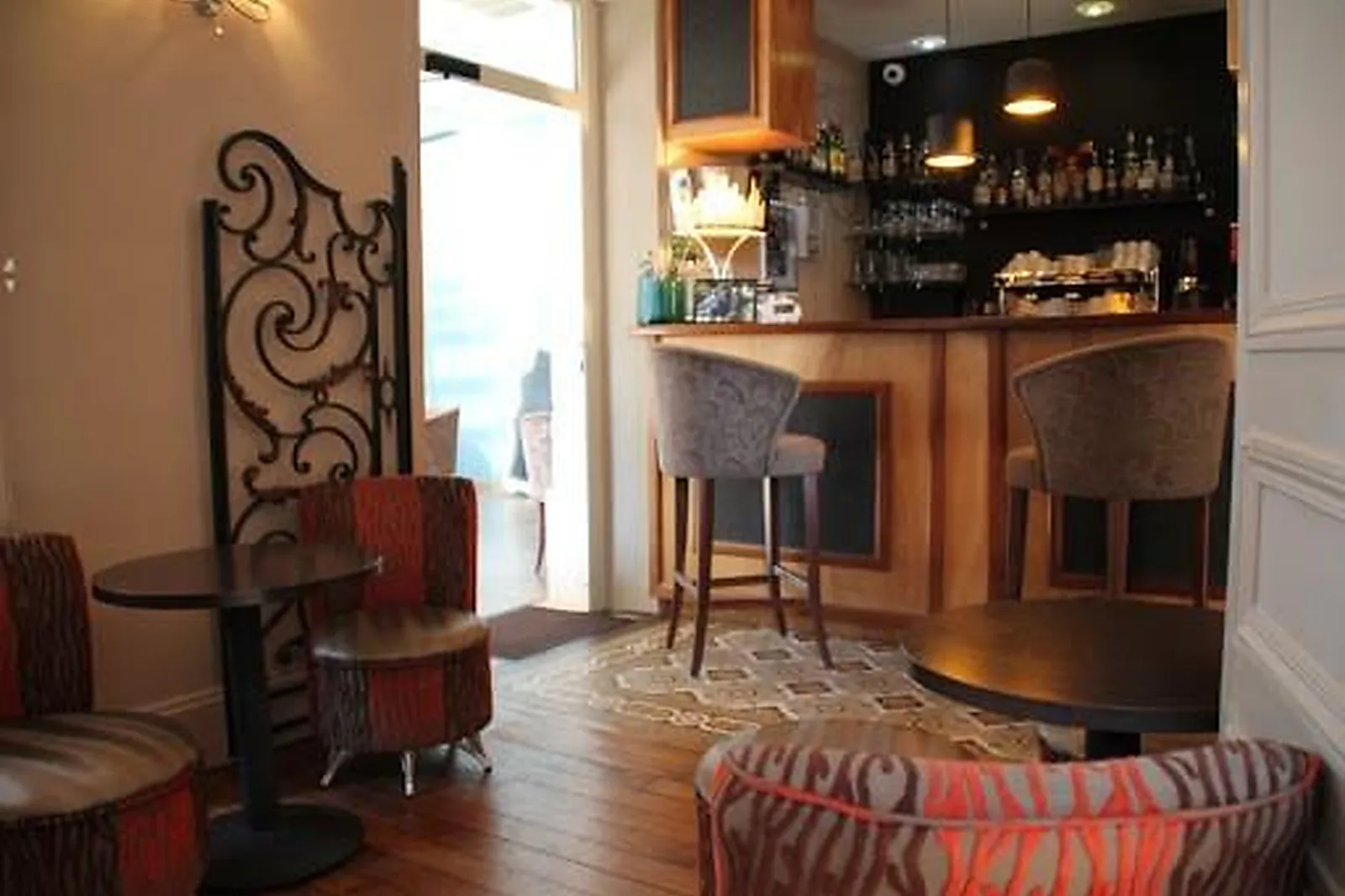 Cafés et Restaurants, RESTAURANTS - FONTAINEBLEAU (SEINE-ET-MARNE) : LE PATTON