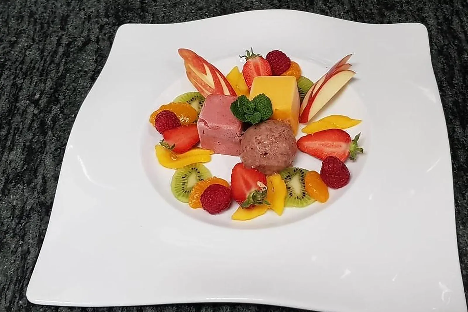 Cafés et Restaurants, RESTAURANTS - FORBACH (MOSELLE) : LE SCHLOSSBERG