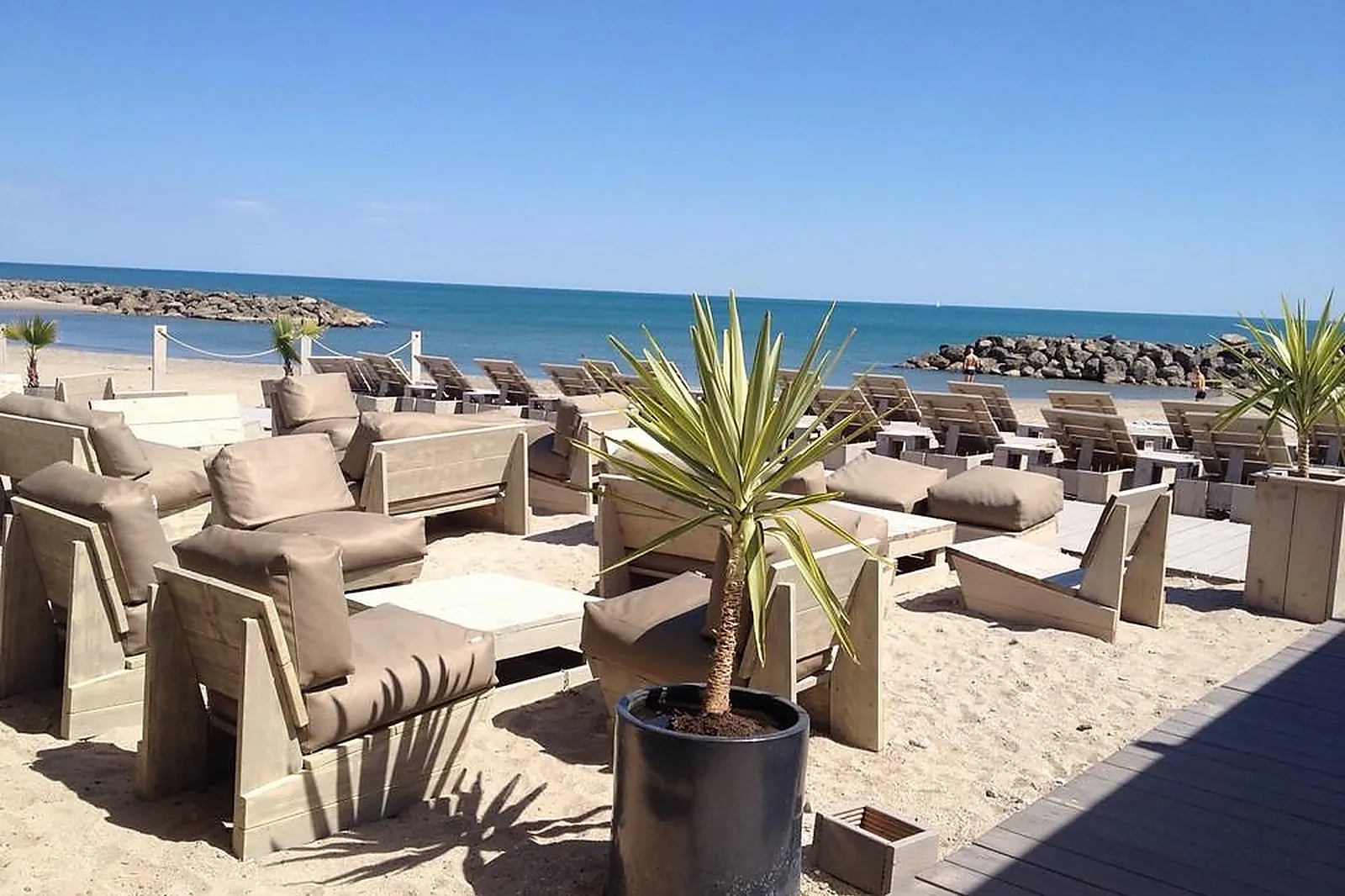 Cafés et Restaurants, RESTAURANTS - FRONTIGNAN (HÉRAULT) : LE POISSON ROUGE