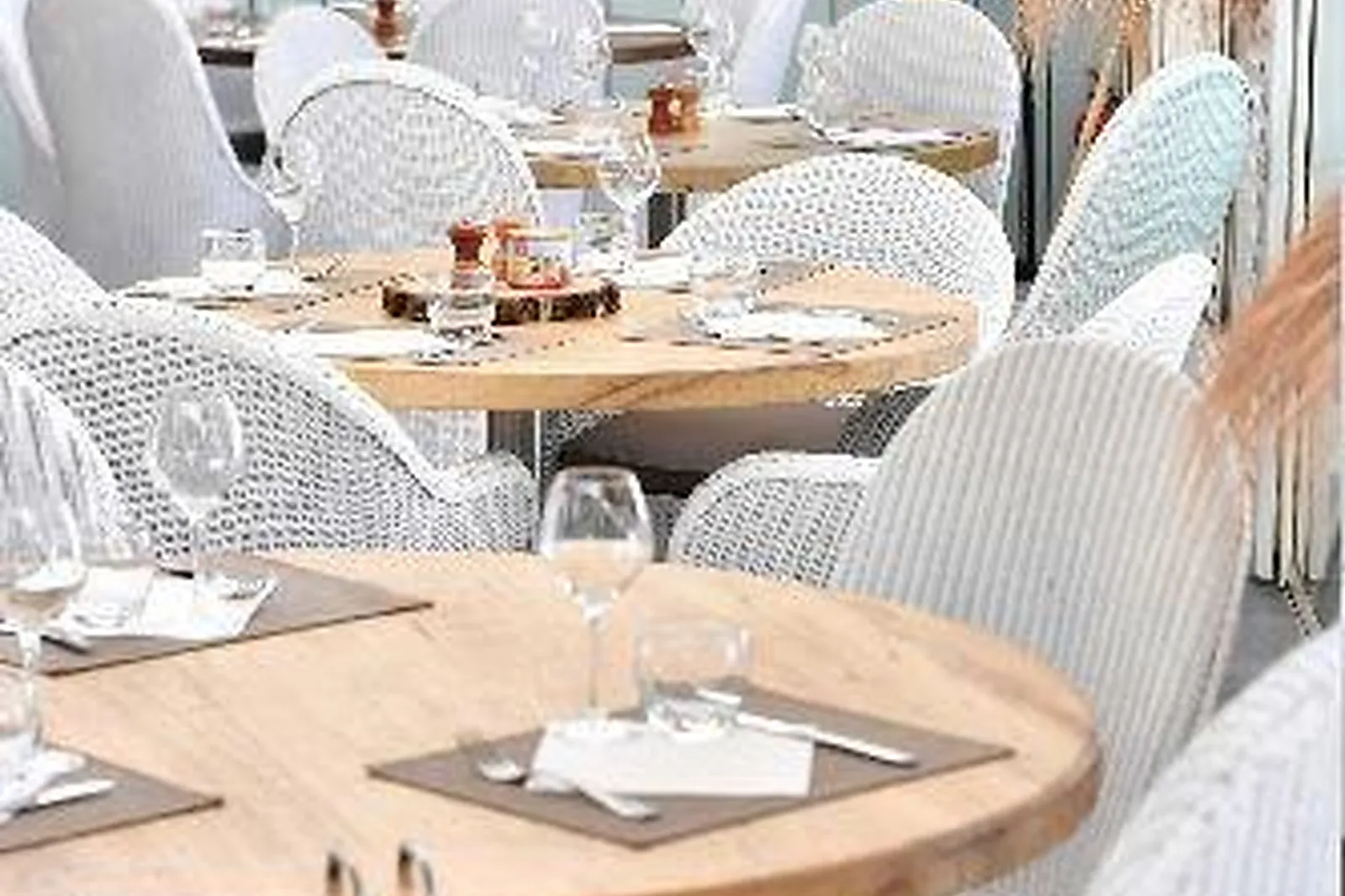 Cafés et Restaurants, RESTAURANTS - FRONTIGNAN (HÉRAULT) : LE POISSON ROUGE