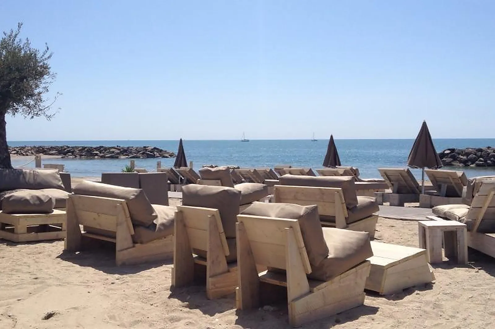 Cafés et Restaurants, RESTAURANTS - FRONTIGNAN (HÉRAULT) : LE POISSON ROUGE