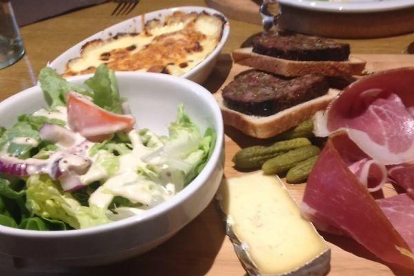 Cafés et Restaurants, RESTAURANTS - GAP (HAUTES-ALPES) : LE REFUGE