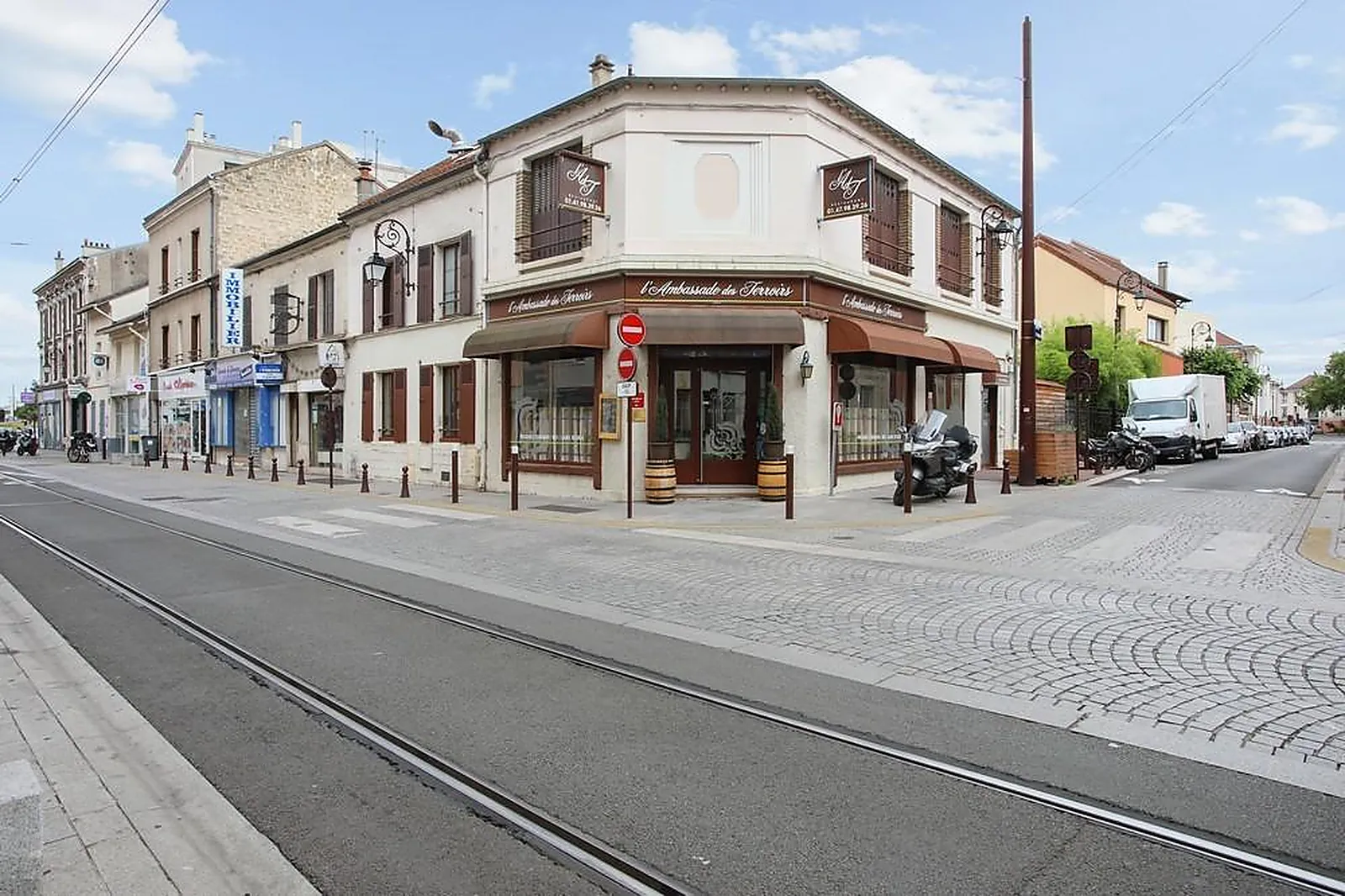 Cafés et Restaurants, RESTAURANTS - GENNEVILLIERS (HAUTS-DE-SEINE) : LL&RSQUO;AMBASSADE DES TERROIRS