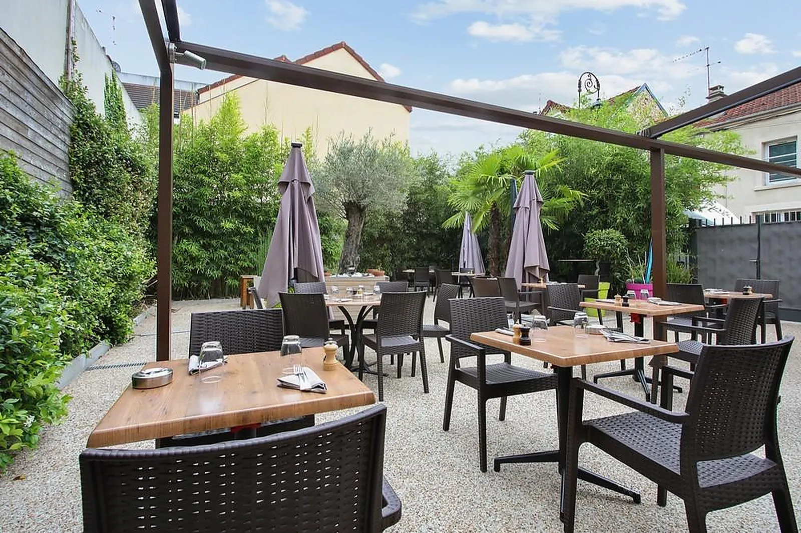 Cafés et Restaurants, RESTAURANTS - GENNEVILLIERS (HAUTS-DE-SEINE) : LL&RSQUO;AMBASSADE DES TERROIRS