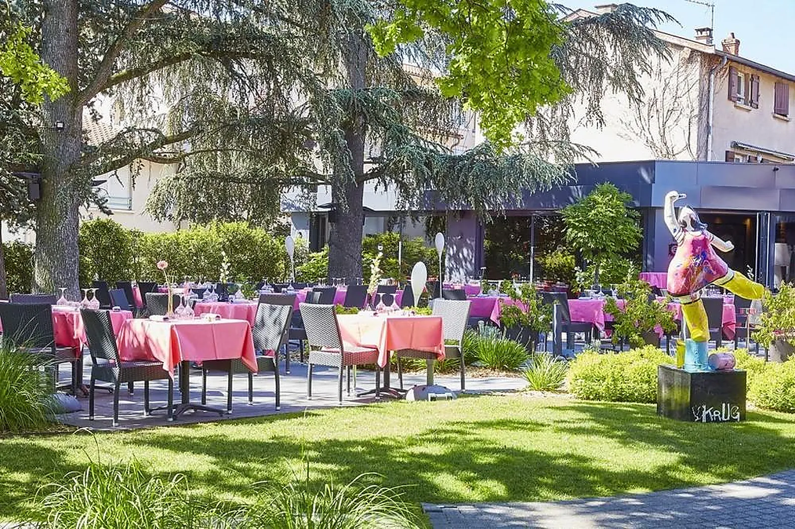 Cafés et Restaurants, RESTAURANTS - GREZIEU-LA-VARENNE (RHÔNE) : TOANE RESTAURANT