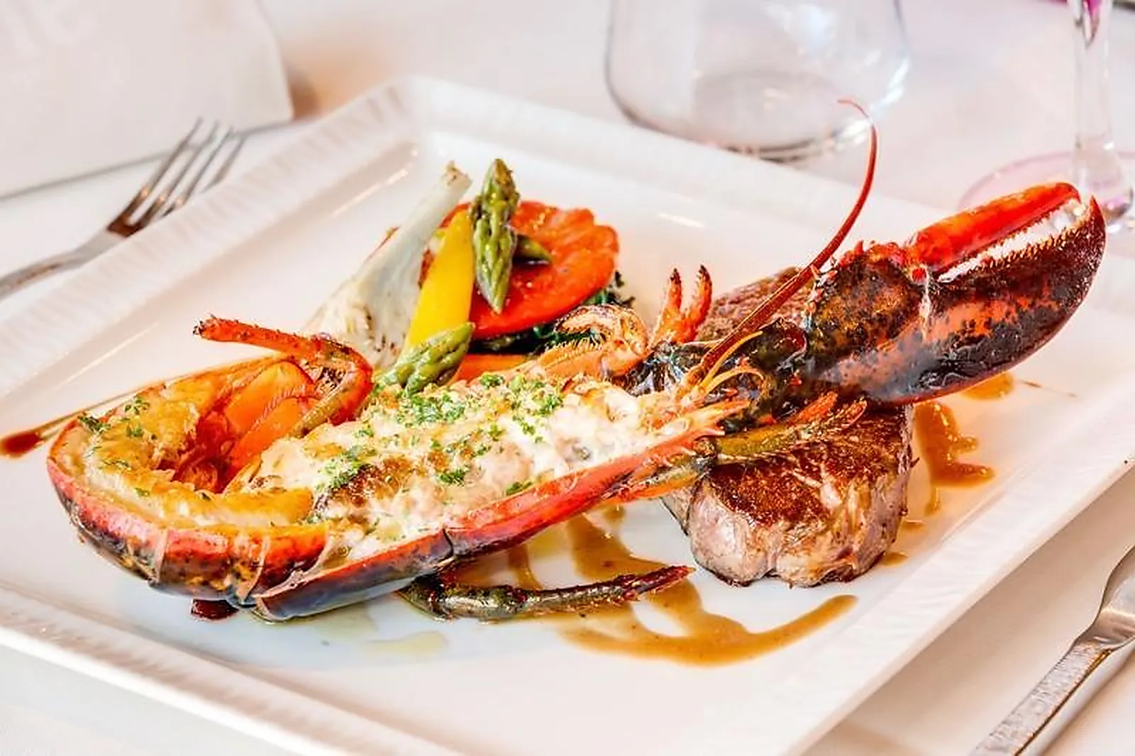 Cafés et Restaurants, RESTAURANTS - GREZIEU-LA-VARENNE (RHÔNE) : TOANE RESTAURANT