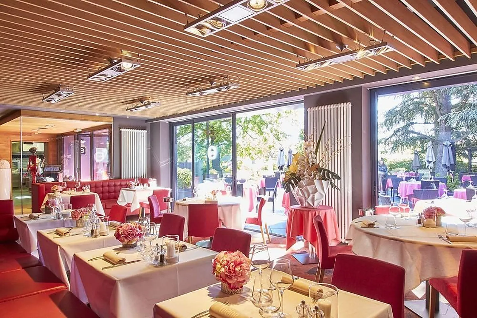 Cafés et Restaurants, RESTAURANTS - GREZIEU-LA-VARENNE (RHÔNE) : TOANE RESTAURANT
