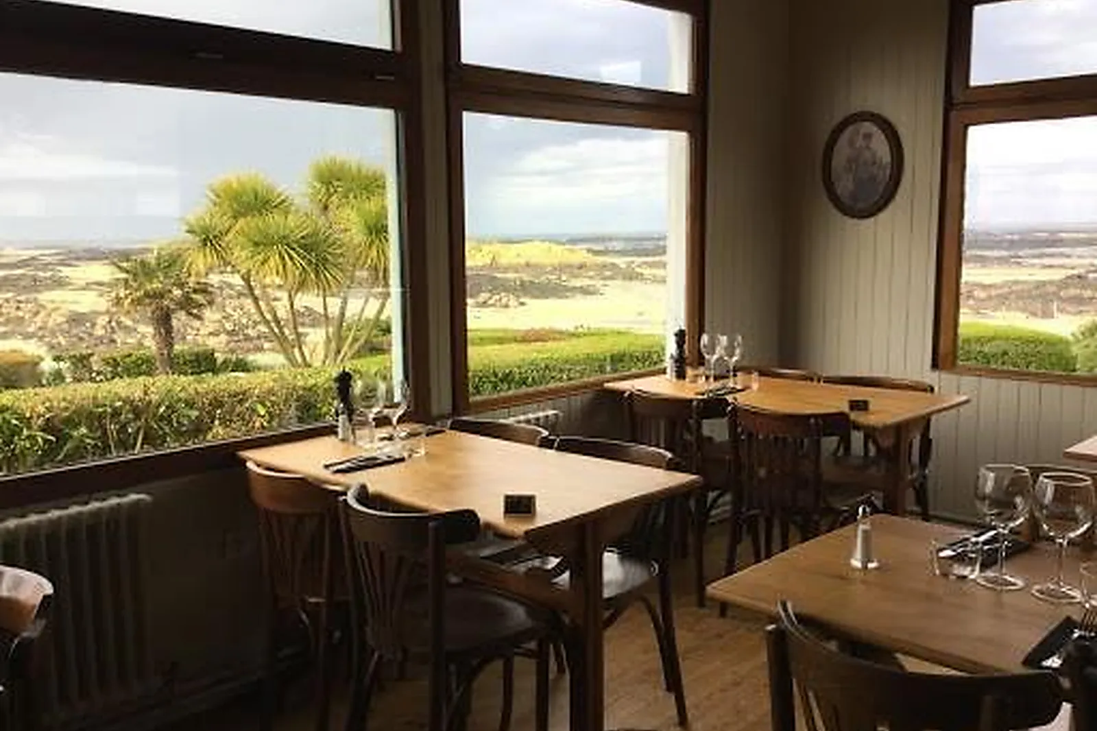 Cafés et Restaurants, RESTAURANTS - GRANVILLE (MANCHE) : HÔTEL DU FORT ET DES ILES