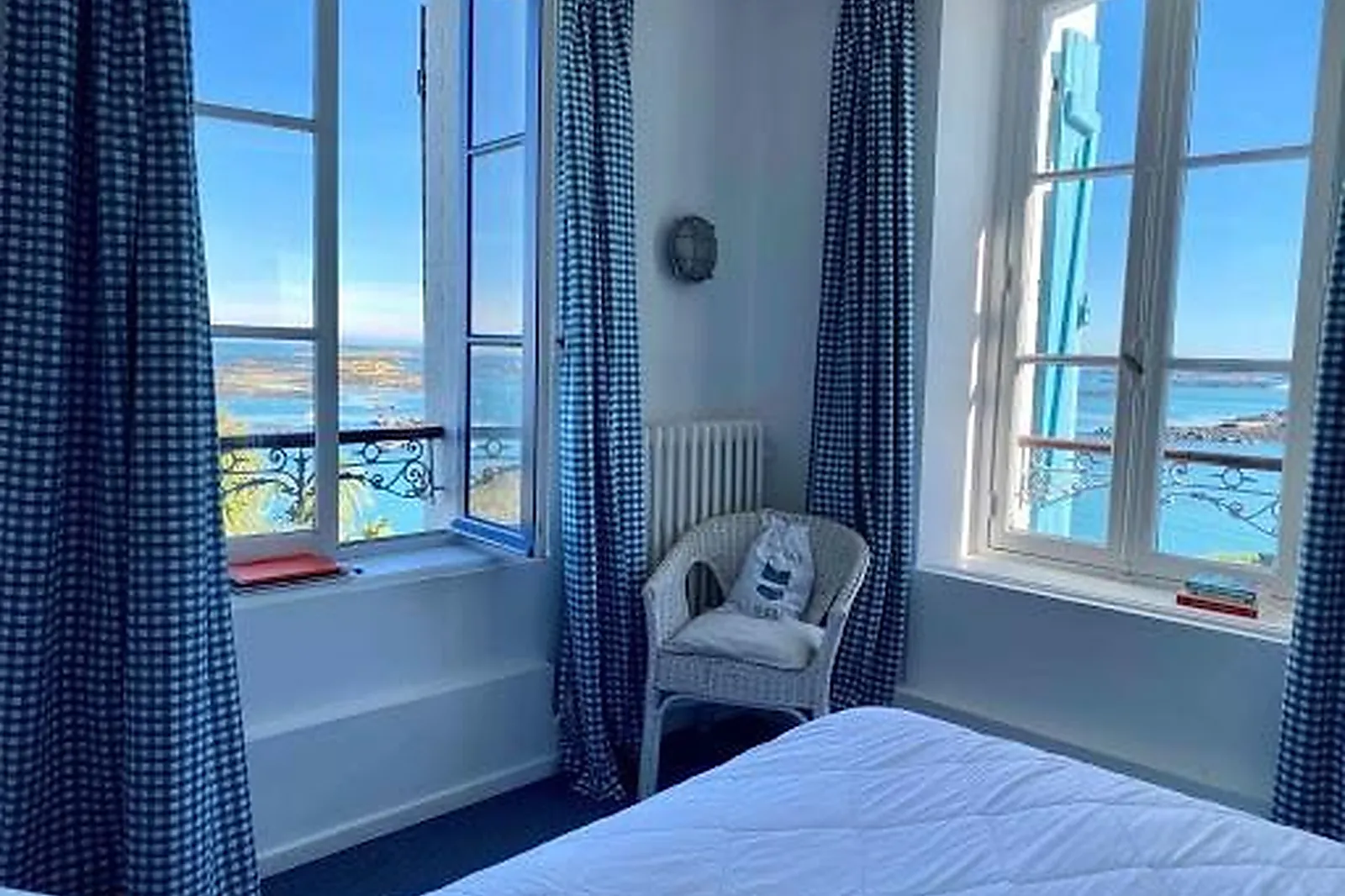 Cafés et Restaurants, RESTAURANTS - GRANVILLE (MANCHE) : HÔTEL DU FORT ET DES ILES