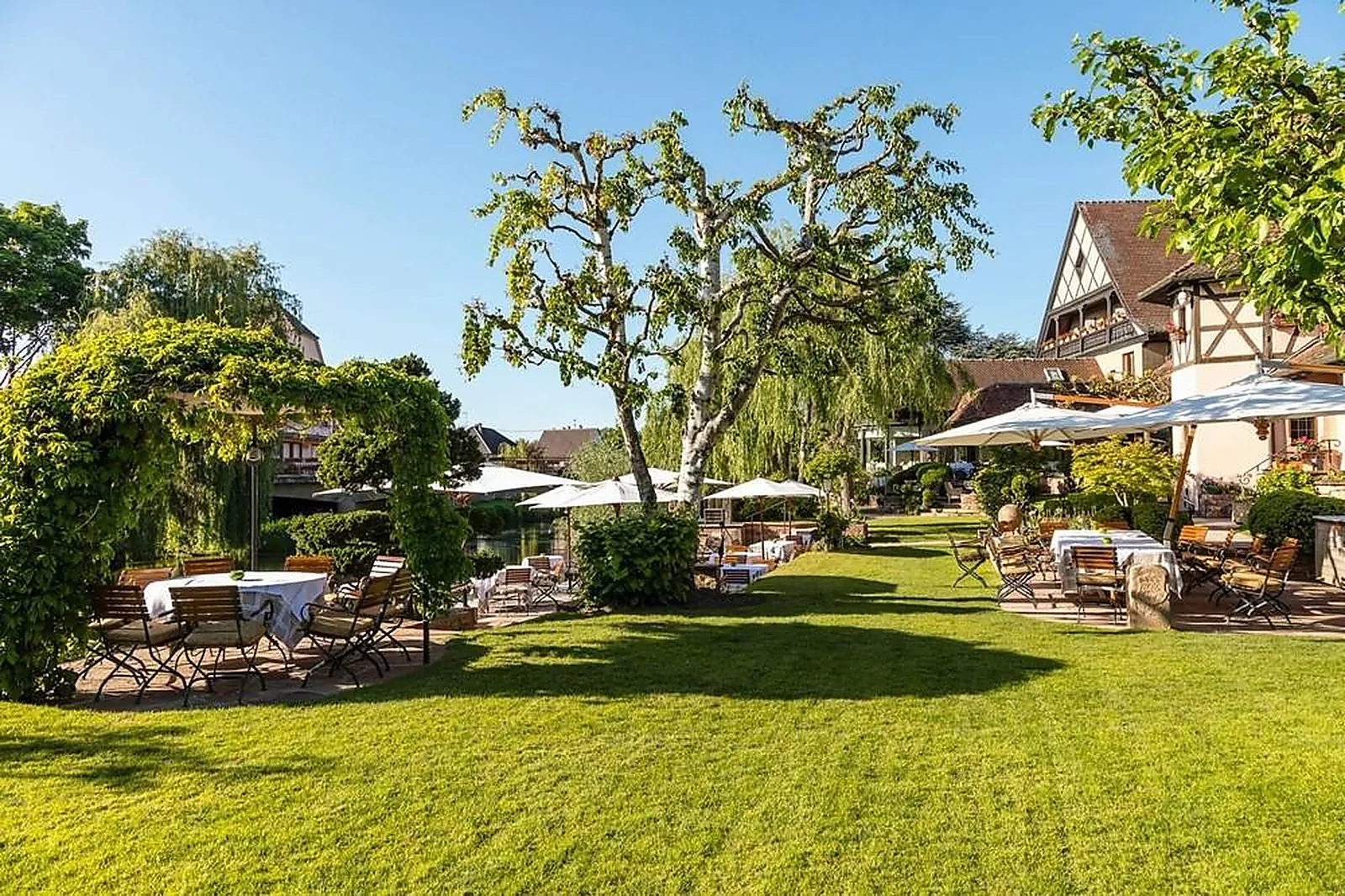Cafés et Restaurants, RESTAURANTS - ILLHAEUSERN (HAUT-RHIN) : LL&RSQUO;AUBERGE DE LL&RSQUO;ILL