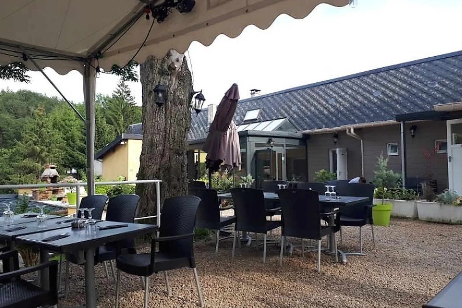 Cafés et Restaurants, RESTAURANTS - ILLY (ARDENNES) : LES TERRASSES DU WARCAN