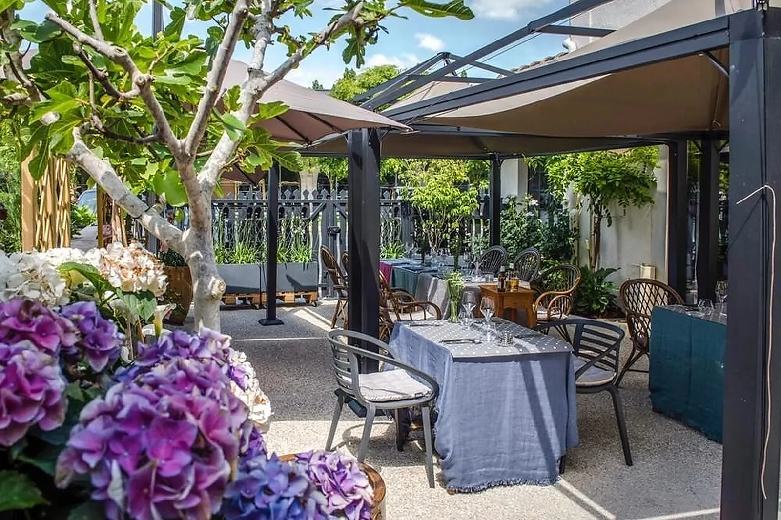 Cafés et Restaurants, RESTAURANTS - ISSOUDUN (INDRE) : DOK BOUA