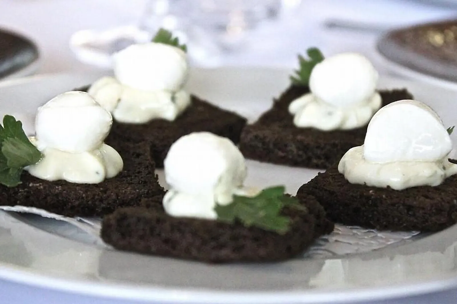 Cafés et Restaurants, RESTAURANTS - JONS (RHÔNE) : LE RESTAURANT DU PONT DE JONS