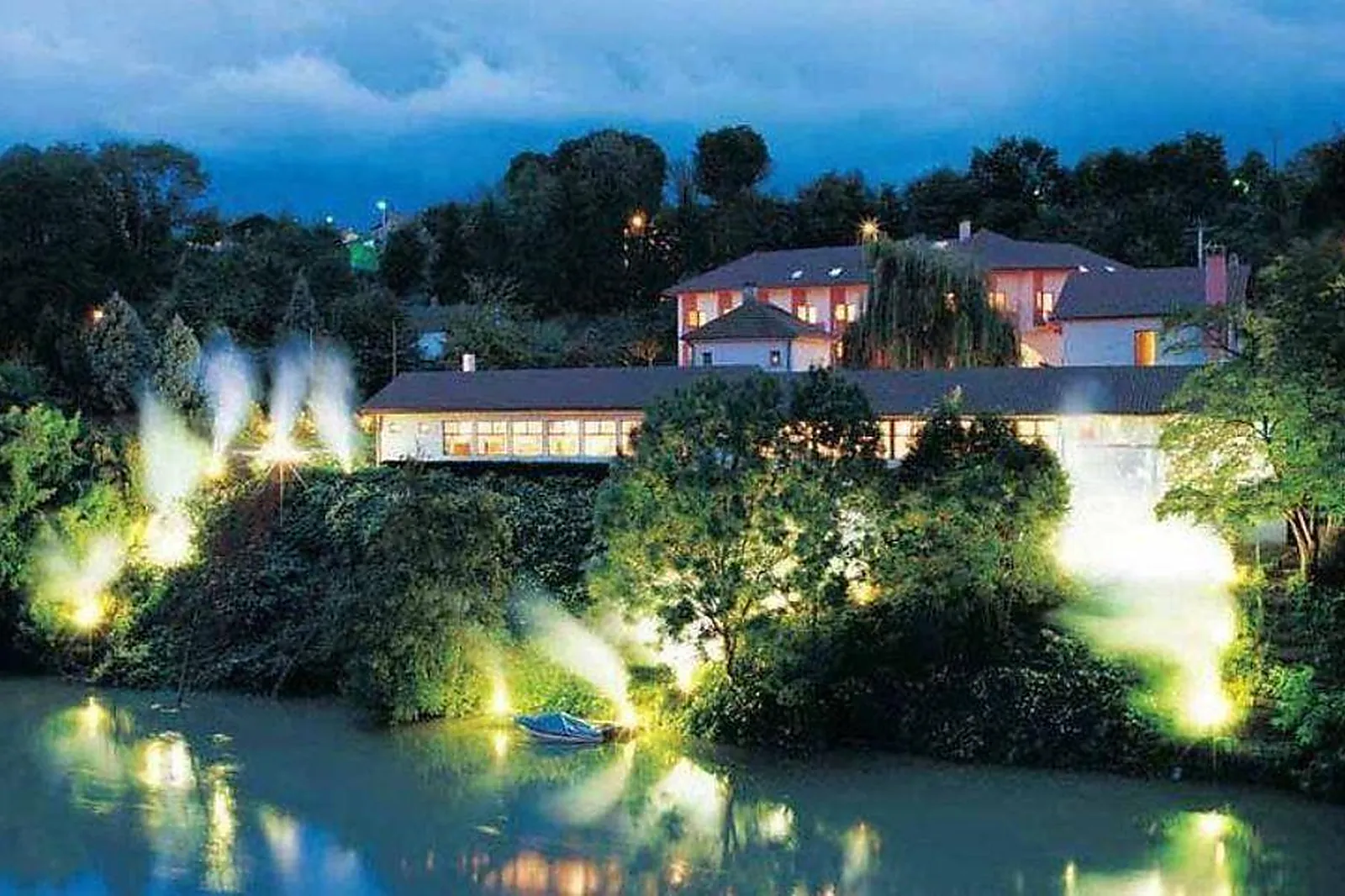 Cafés et Restaurants, RESTAURANTS - JONS (RHÔNE) : LE RESTAURANT DU PONT DE JONS