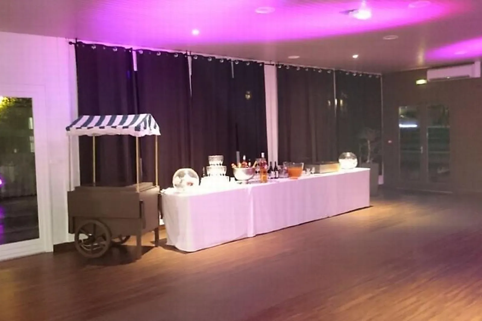 Cafés et Restaurants, RESTAURANTS - JONS (RHÔNE) : LE RESTAURANT DU PONT DE JONS