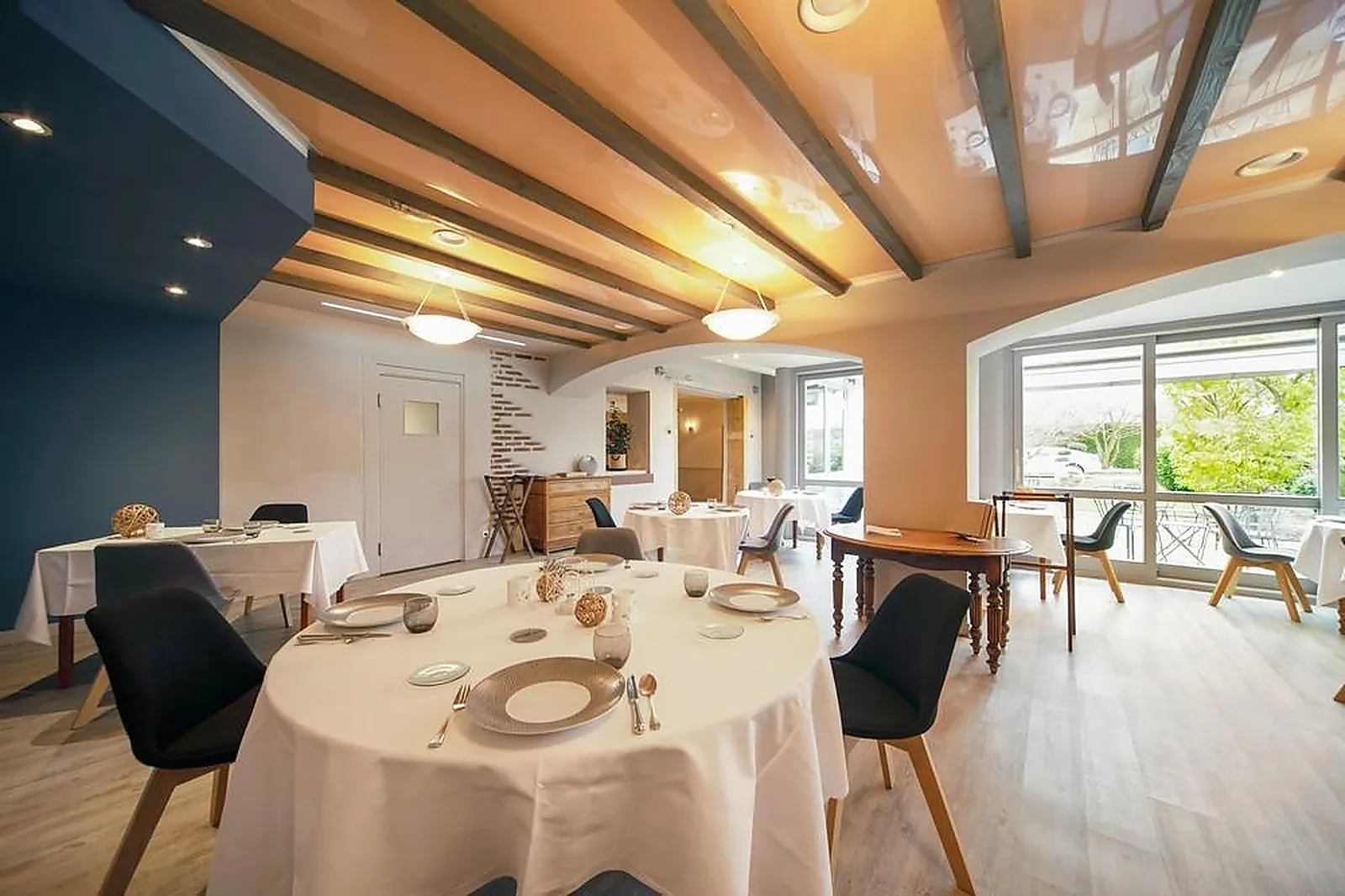 Cafés et Restaurants, RESTAURANTS - LL&RSQUO;ABERGEMENT (AIN) : LE SAINT LAZARE