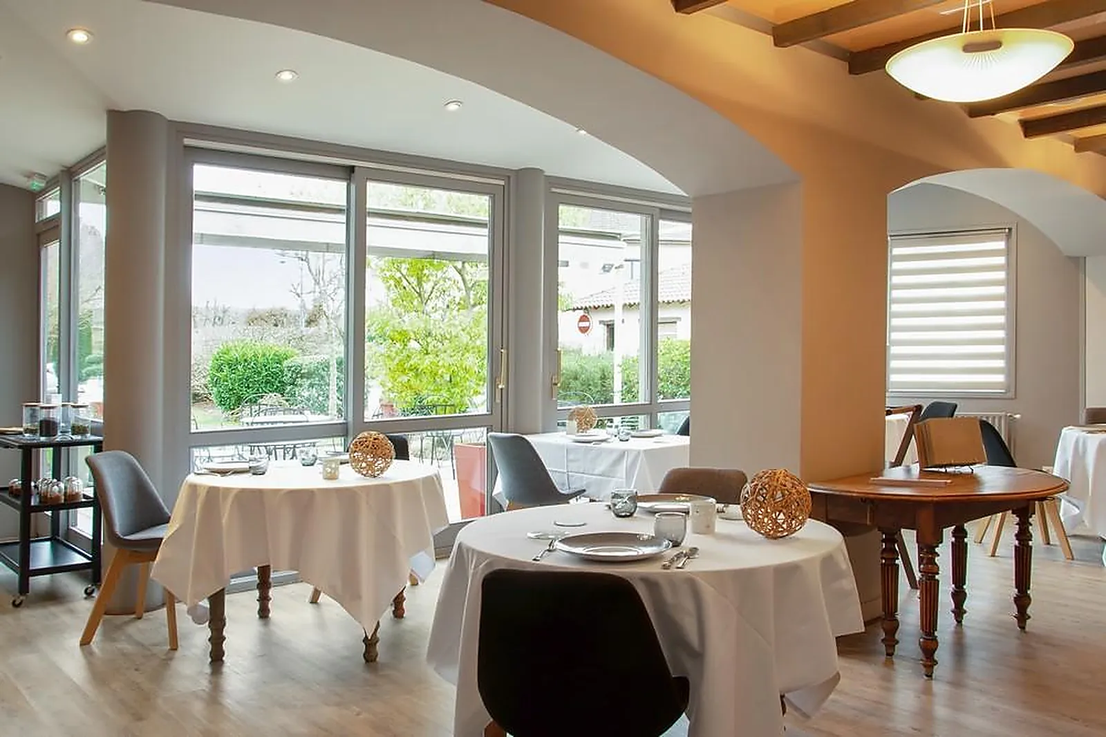 Cafés et Restaurants, RESTAURANTS - LL&RSQUO;ABERGEMENT (AIN) : LE SAINT LAZARE