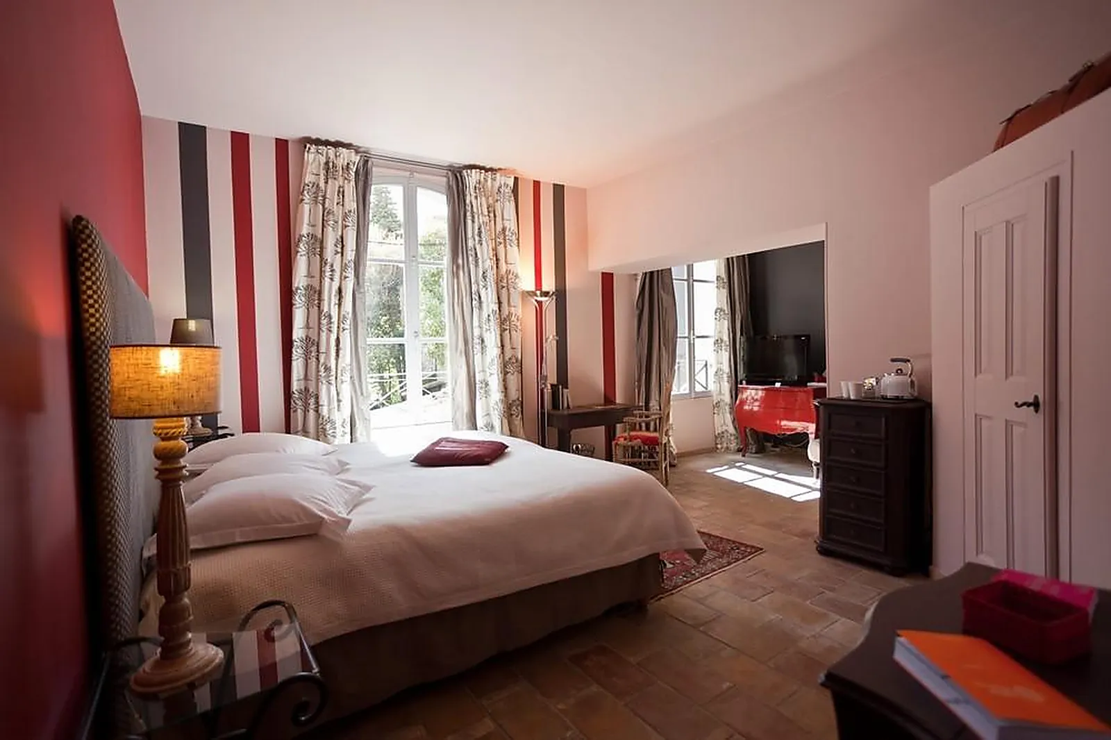 Cafés et Restaurants, RESTAURANTS - LL&RSQUO;ISLE-SUR-LA-SORGUE (VAUCLUSE) : LA PREVOTE