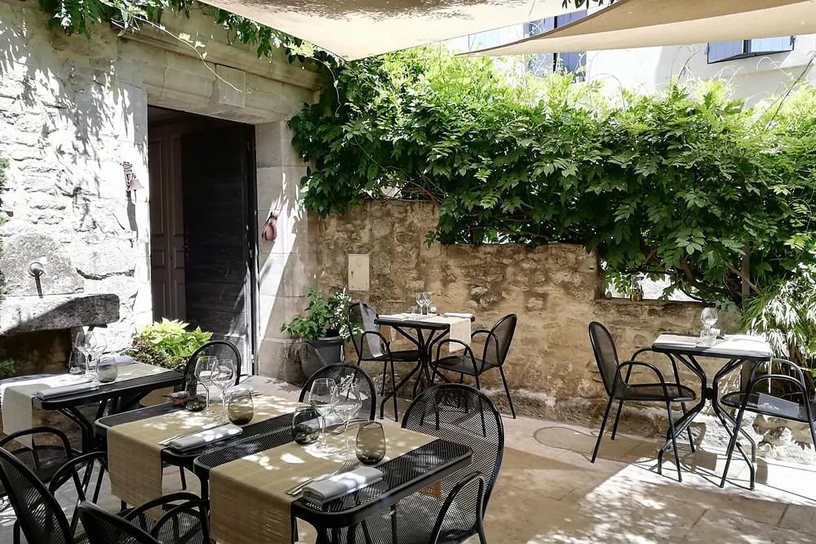 Cafés et Restaurants, RESTAURANTS - LL&RSQUO;ISLE-SUR-LA-SORGUE (VAUCLUSE) : LA PREVOTE