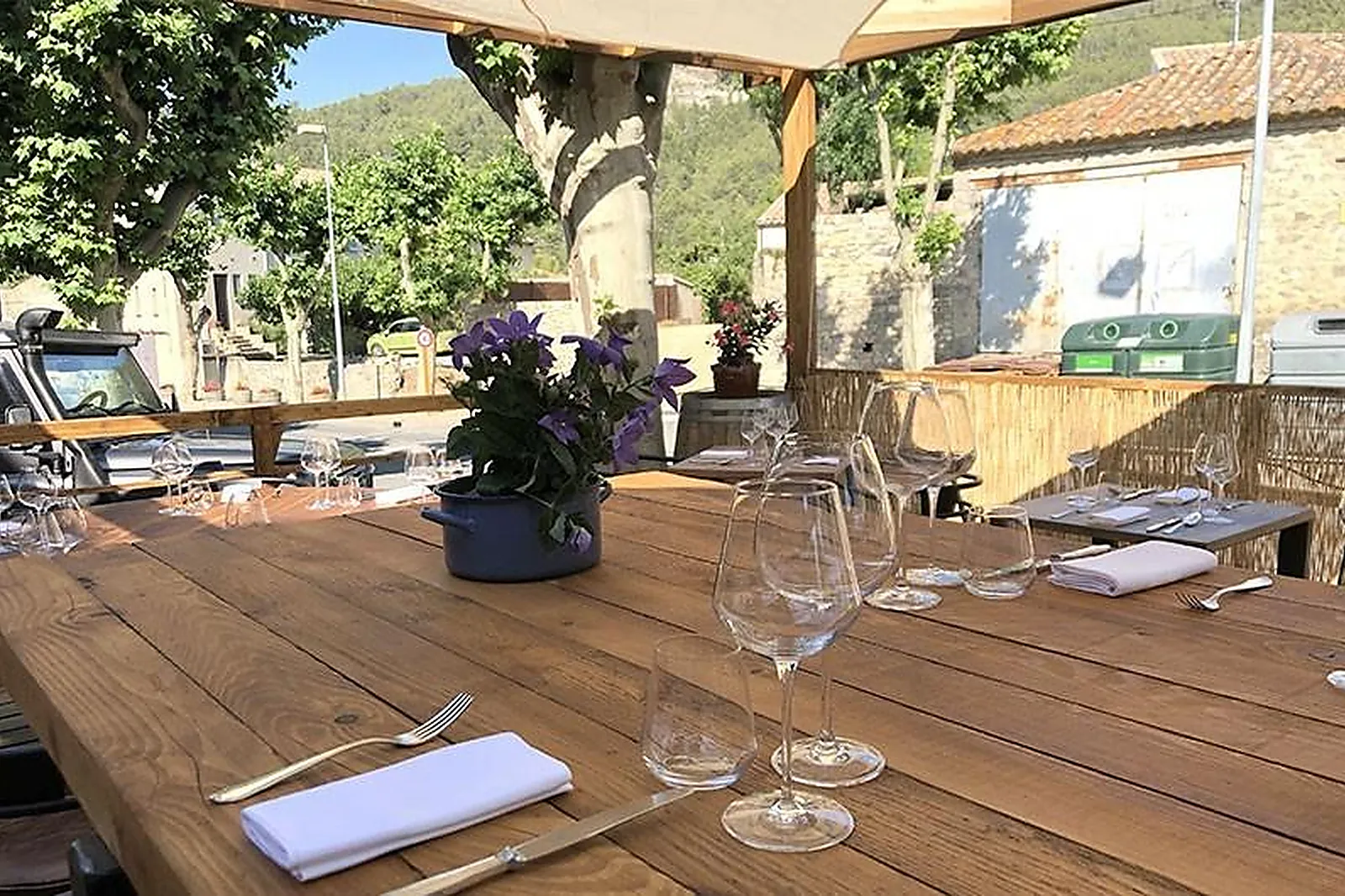 Cafés et Restaurants, RESTAURANTS - LAGRASSE (AUDE) : LE BASTION