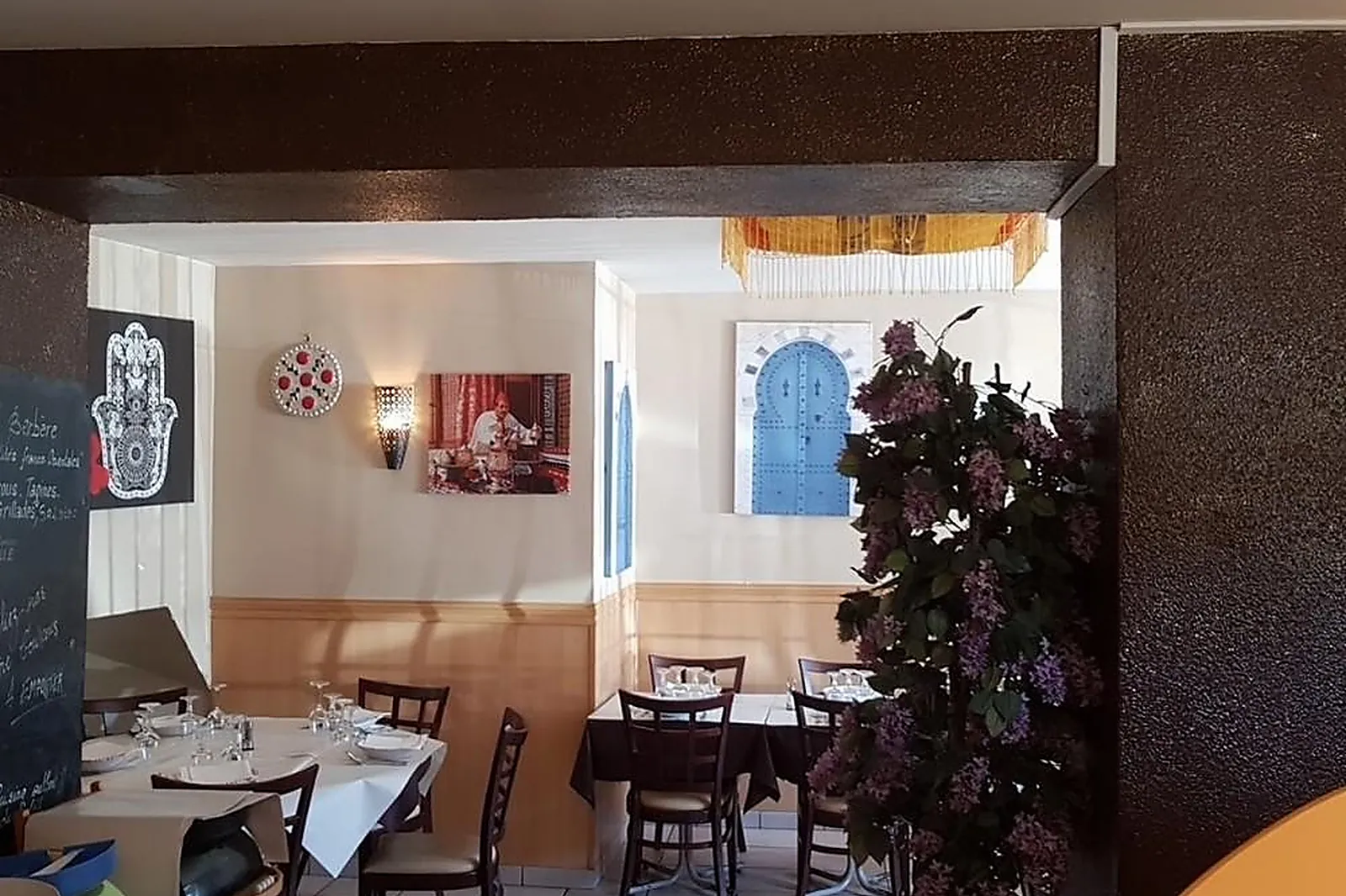 Cafés et Restaurants, RESTAURANTS - LAMORLAYE (OISE) : LE BERBÈRE