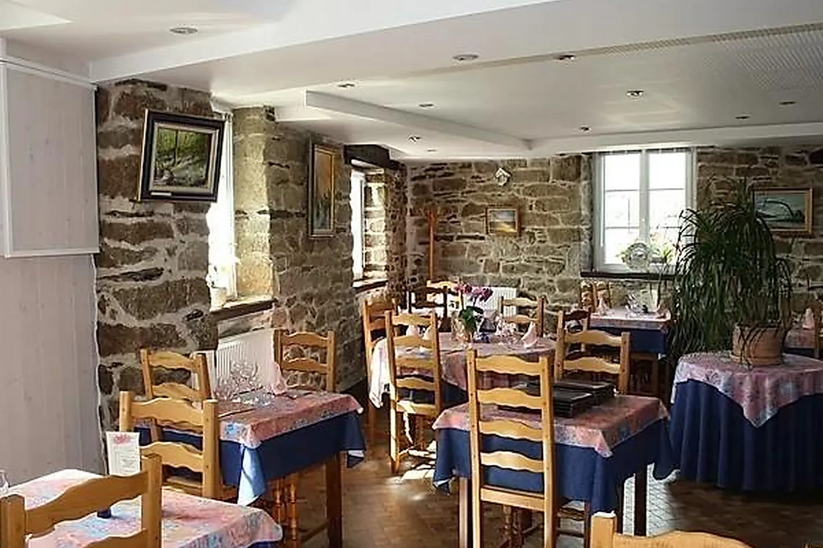 Cafés et Restaurants, RESTAURANTS - LANDREVARZEC (FINISTÈRE) : AUBERGE DE QUILINEN