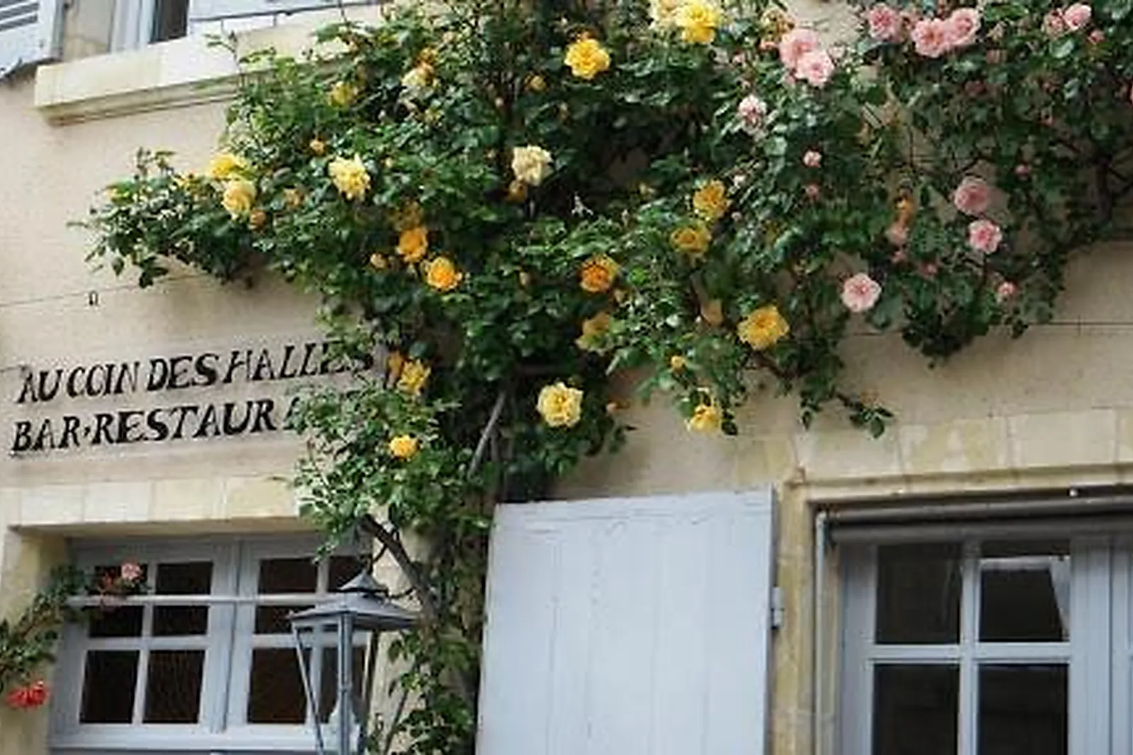 Cafés et Restaurants, RESTAURANTS - LANGEAIS (INDRE-ET-LOIRE) : AU COIN DES HALLES