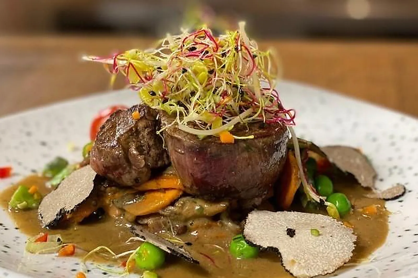 Cafés et Restaurants, RESTAURANTS - LA BASTIDONNE (VAUCLUSE) : LA TERRASSE DL&RSQUO;OLIVIER