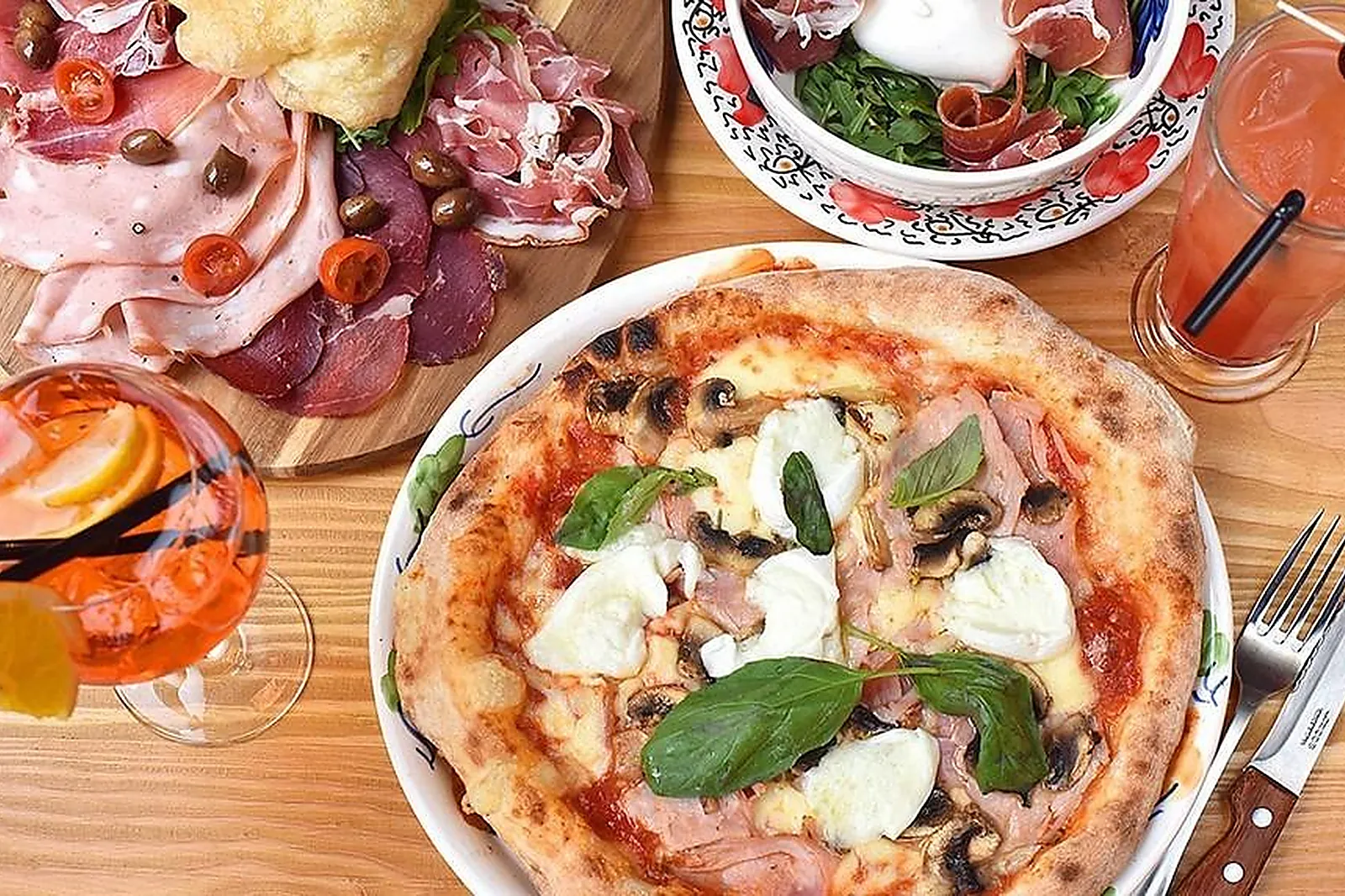 Cafés et Restaurants, RESTAURANTS - LA BAULE (LOIRE-ATLANTIQUE) : RESTAURANT MONICA - LE CLAN DES MAMMA LA BAULE