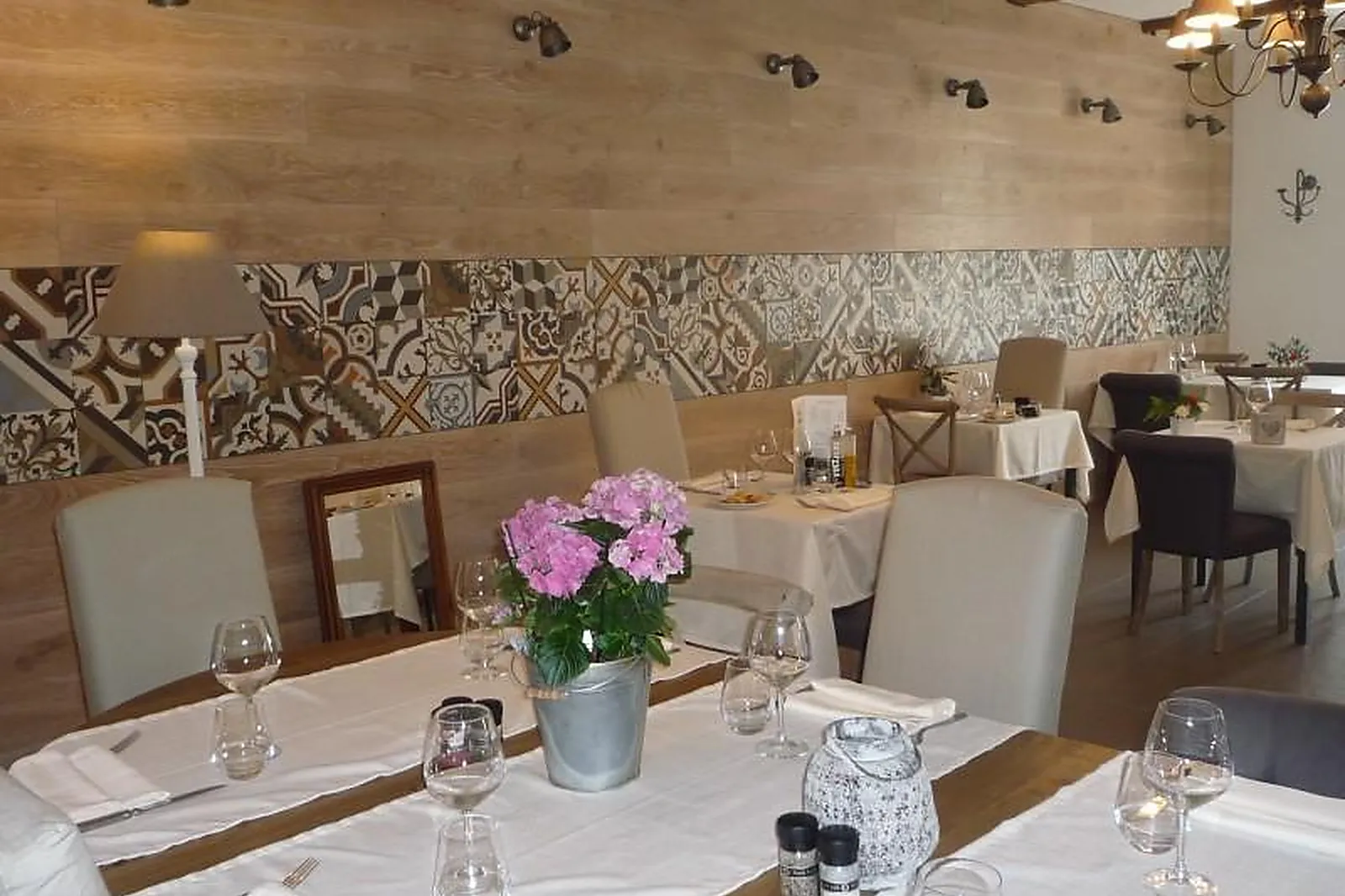 Cafés et Restaurants, RESTAURANTS - LA BOUILLADISSE (BOUCHES-DU-RHÔNE) : RESTAURANT LA FENIÈRE