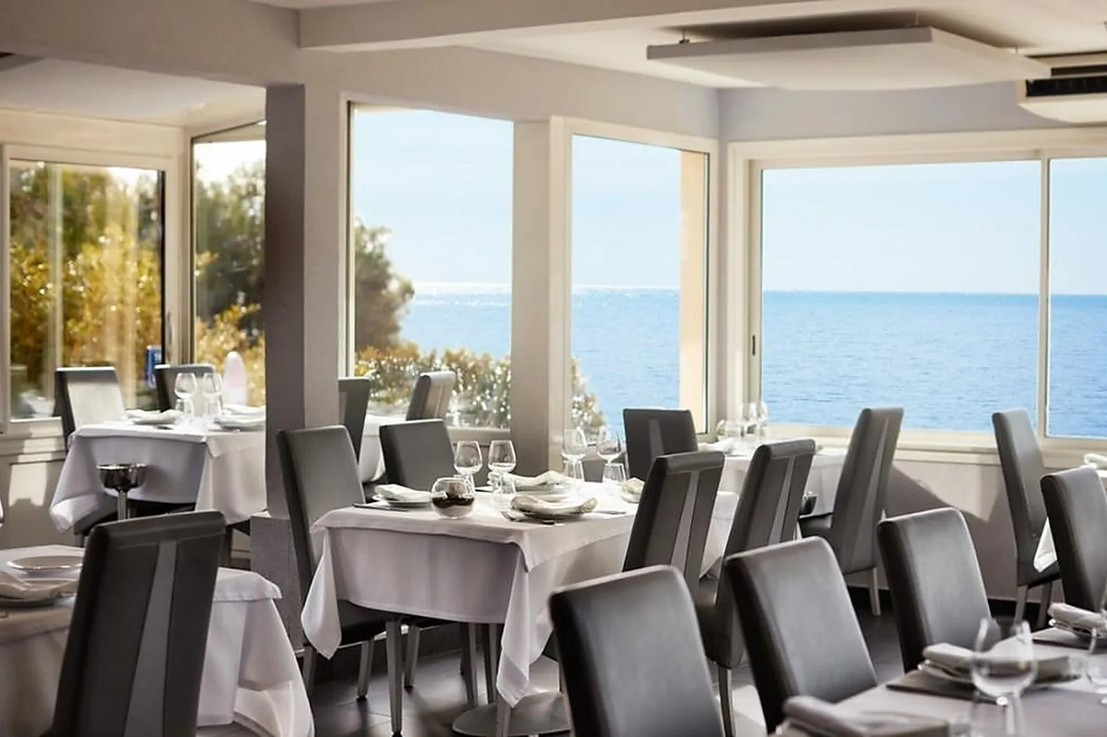 Cafés et Restaurants, RESTAURANTS - LA CIOTAT (BOUCHES-DU-RHÔNE) : LA TABLE DE NANS