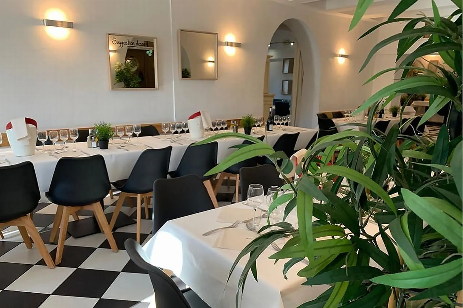 Cafés et Restaurants, RESTAURANTS - LA FARLEDE (VAR) : LE 702