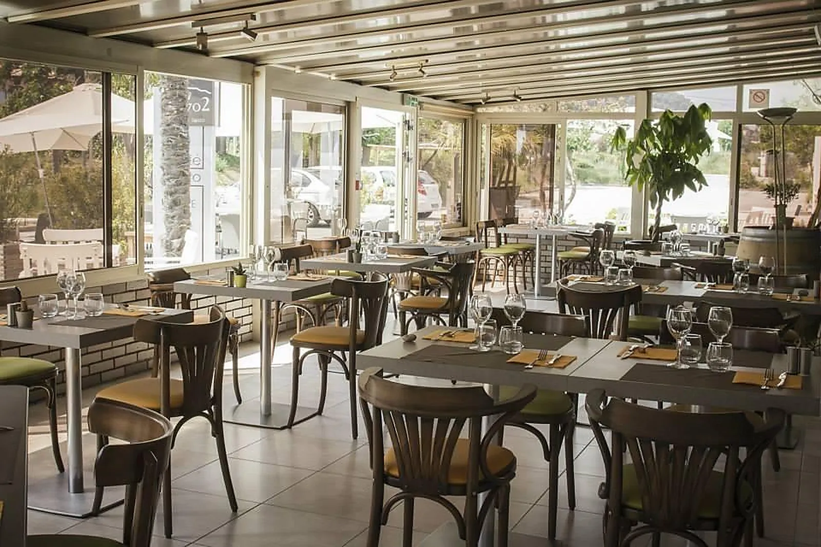 Cafés et Restaurants, RESTAURANTS - LA FARLEDE (VAR) : LE 702