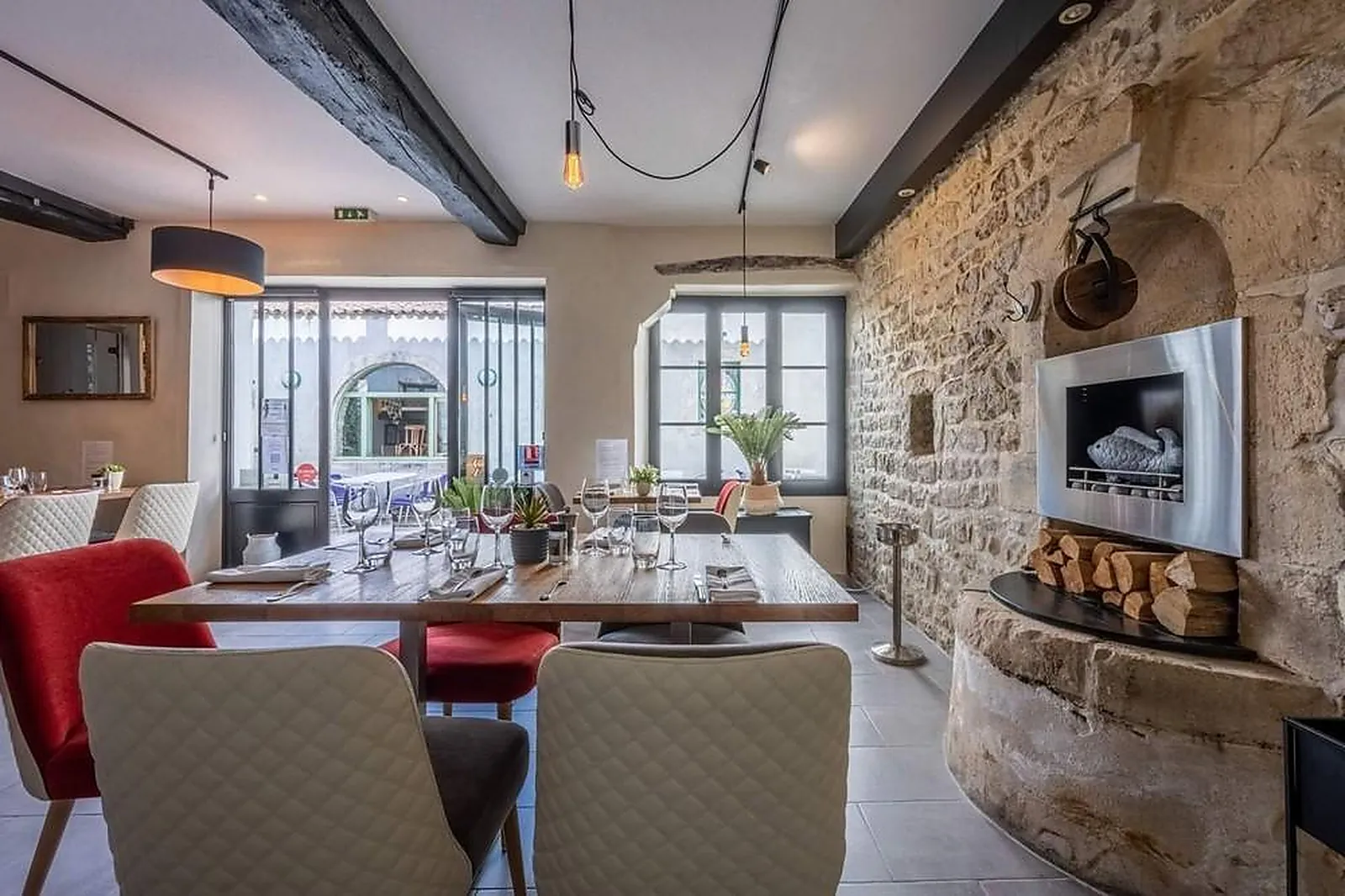 Cafés et Restaurants, RESTAURANTS - LA FLOTTE (CHARENTE-MARITIME) : CHAI NOUS COMME CHAI VOUS