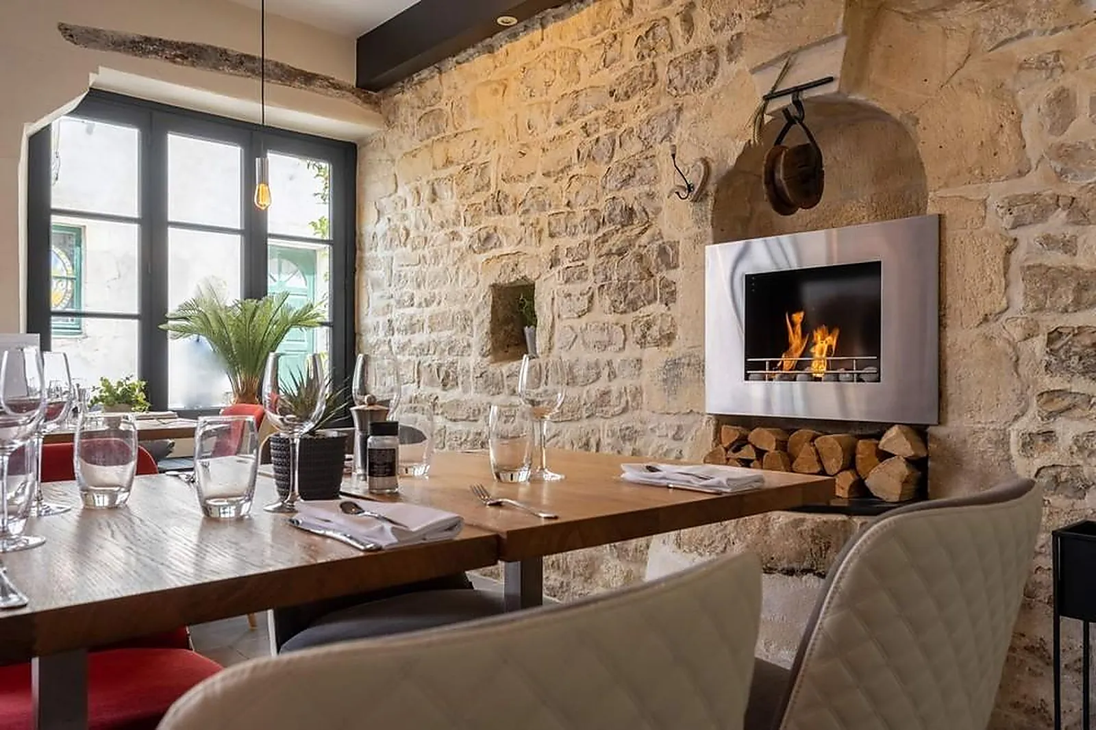 Cafés et Restaurants, RESTAURANTS - LA FLOTTE (CHARENTE-MARITIME) : CHAI NOUS COMME CHAI VOUS