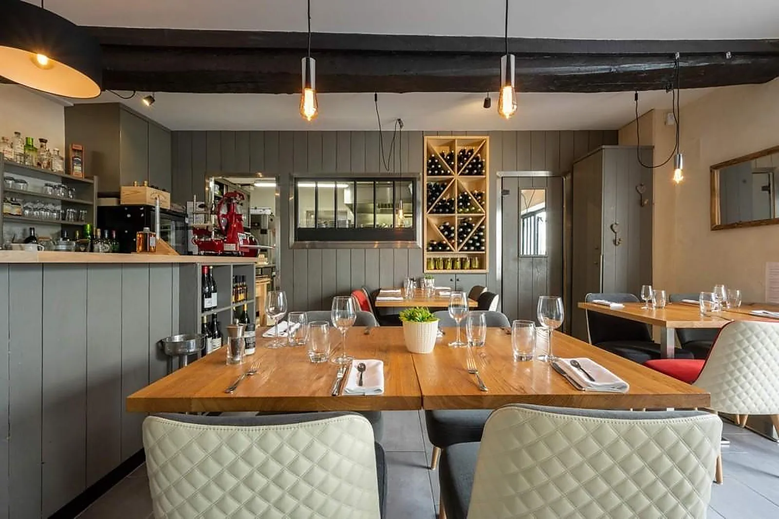 Cafés et Restaurants, RESTAURANTS - LA FLOTTE (CHARENTE-MARITIME) : CHAI NOUS COMME CHAI VOUS