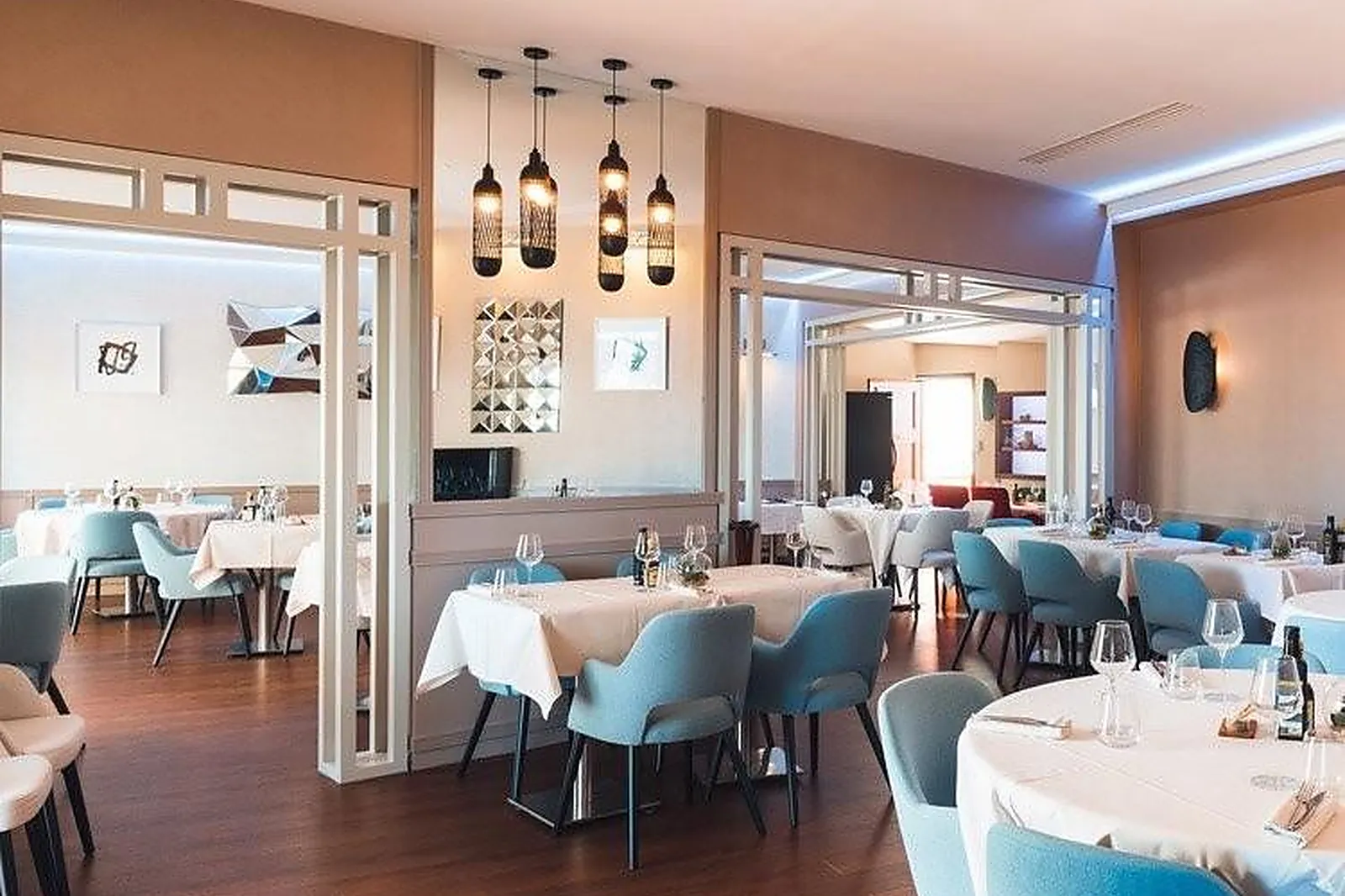 Cafés et Restaurants, RESTAURANTS - LA GARDE (VAR) : MOMA RESTAURANT