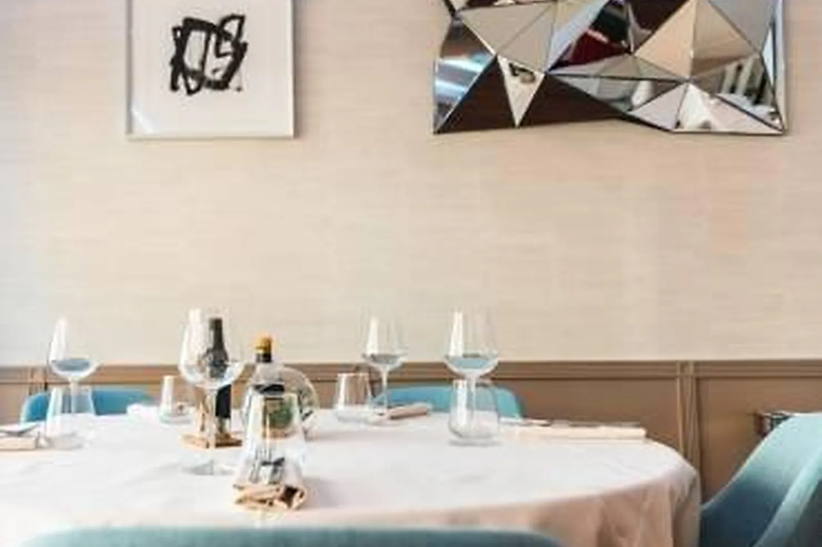 Cafés et Restaurants, RESTAURANTS - LA GARDE (VAR) : MOMA RESTAURANT