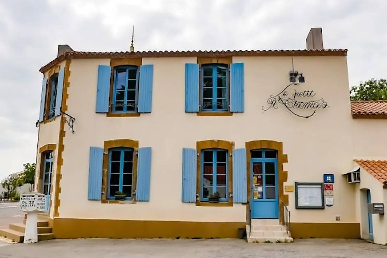 Cafés et Restaurants, RESTAURANTS - LA GARNACHE (VENDÉE) : LE PETIT SAINT THOMAS