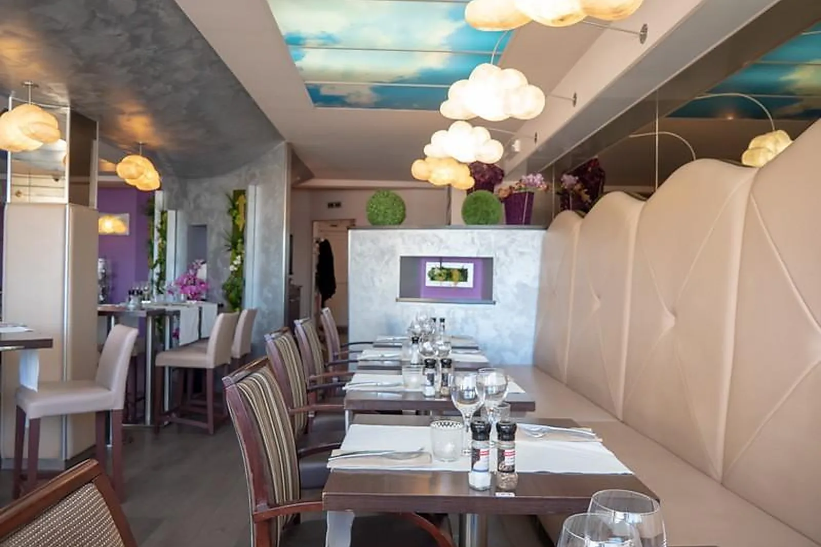 Cafés et Restaurants, RESTAURANTS - LA GRANDE MOTTE (HÉRAULT) : LL&RSQUO;OMBRINE