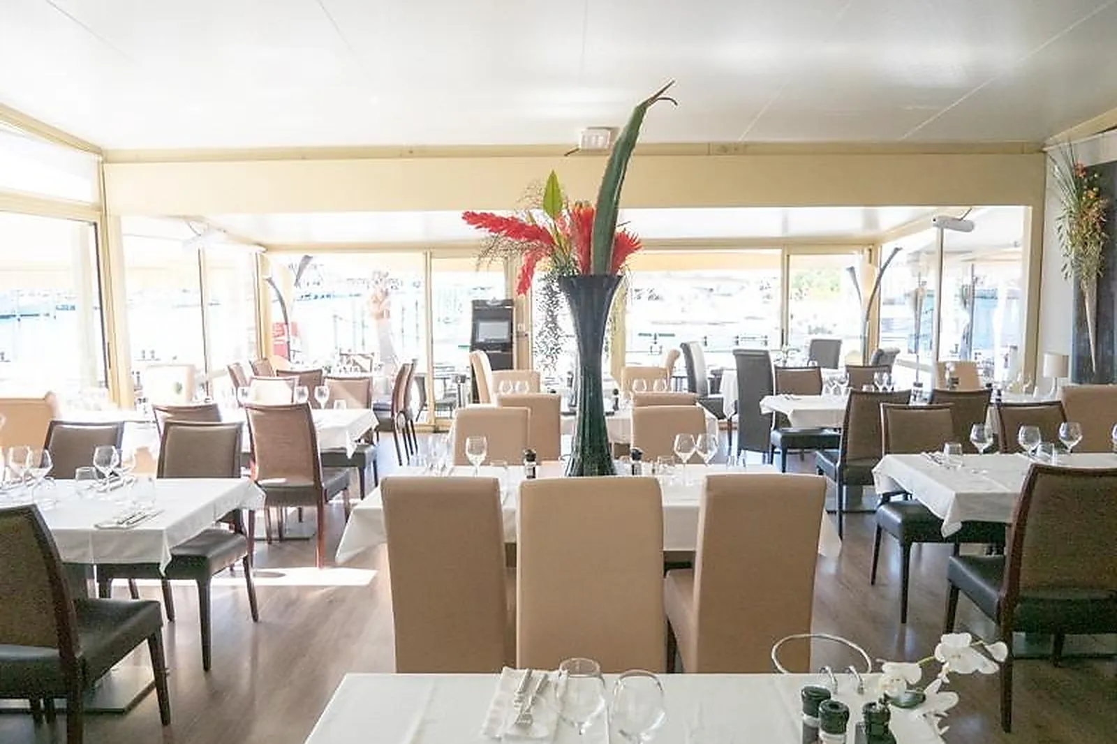 Cafés et Restaurants, RESTAURANTS - LA GRANDE MOTTE (HÉRAULT) : LL&RSQUO;OMBRINE