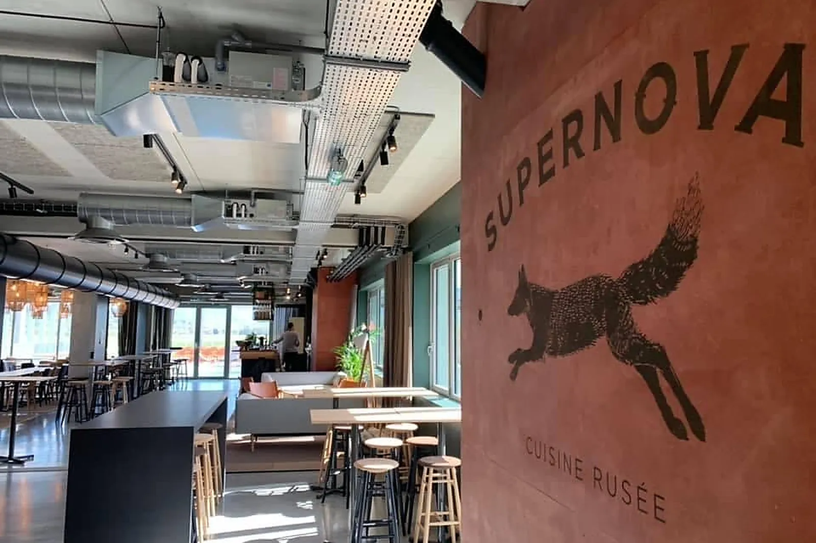 Cafés et Restaurants, RESTAURANTS - LA MOTTE-SERVOLEX (SAVOIE) : LE SUPERNOVA