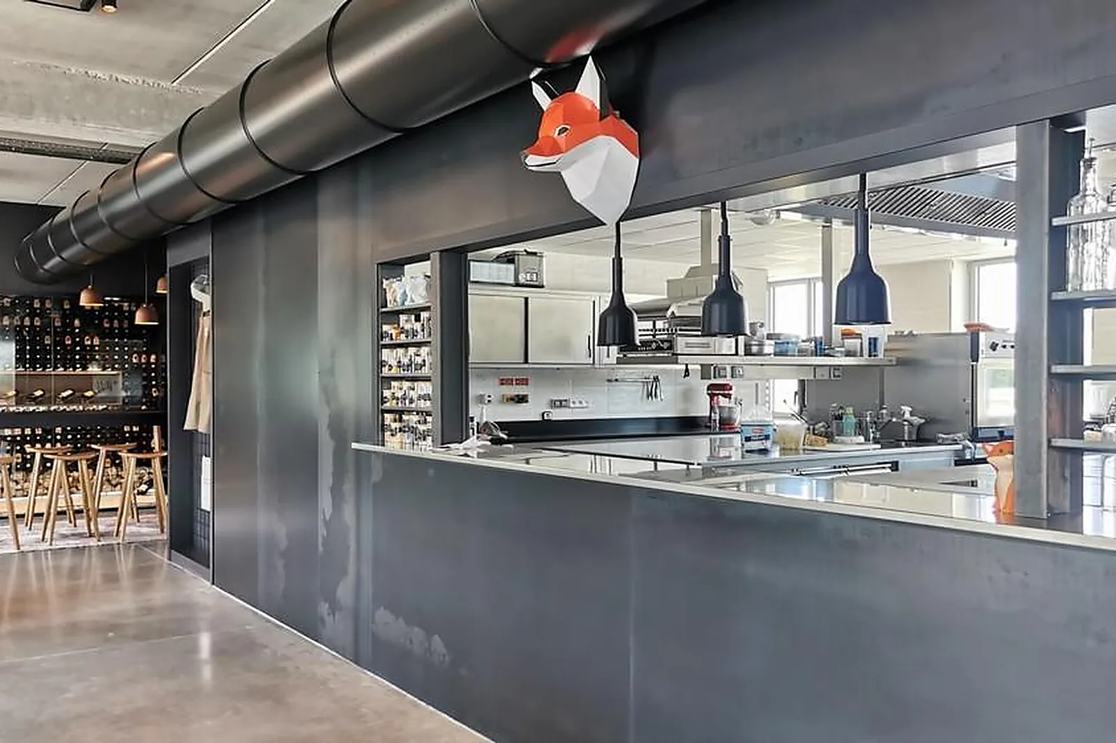 Cafés et Restaurants, RESTAURANTS - LA MOTTE-SERVOLEX (SAVOIE) : LE SUPERNOVA