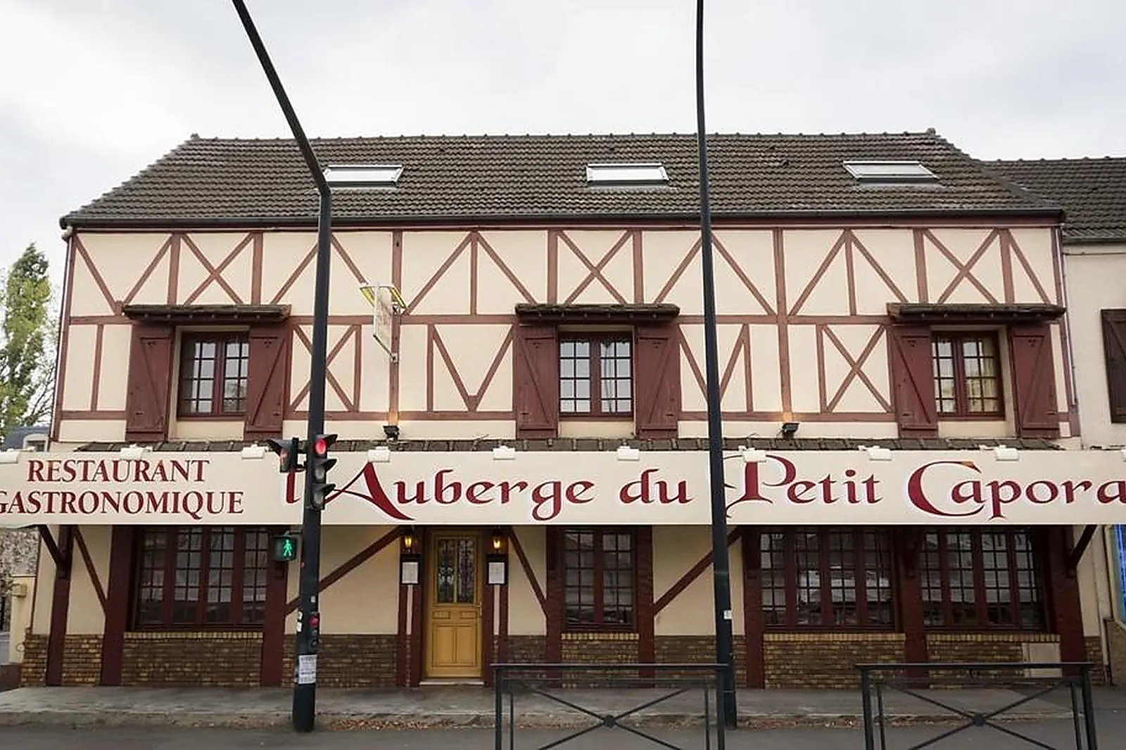 Cafés et Restaurants, RESTAURANTS - LA QUEUE-EN-BRIE (VAL-DE-MARNE) : AUBERGE DU PETIT CAPORAL