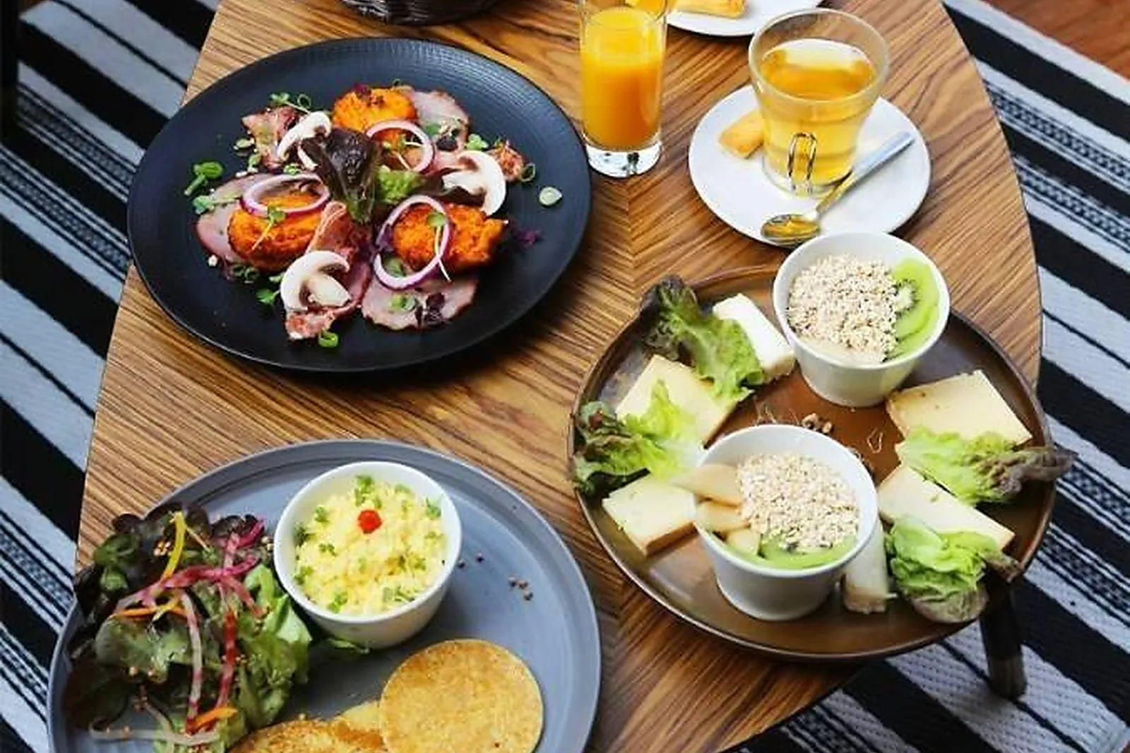 Cafés et Restaurants, RESTAURANTS - LA ROCHELLE (CHARENTE-MARITIME) : BRASSERIE LÀ HAUT