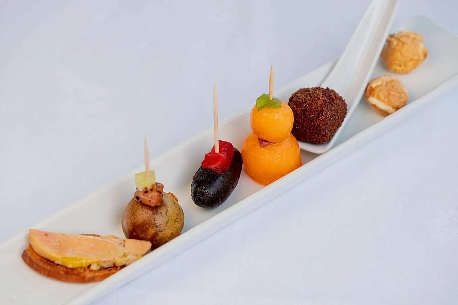 Cafés et Restaurants, RESTAURANTS - LA ROCHE LL&RSQUO;ABEILLE (HAUTE-VIENNE) : MOULIN DE LA GORCE