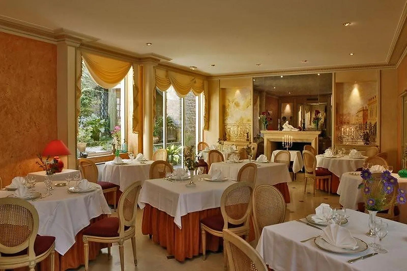 Cafés et Restaurants, RESTAURANTS - LA ROQUE-GAGEAC (DORDOGNE) : LA BELLE ETOILE