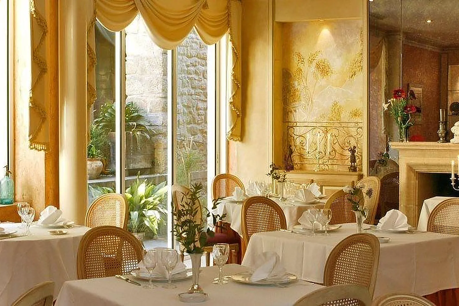 Cafés et Restaurants, RESTAURANTS - LA ROQUE-GAGEAC (DORDOGNE) : LA BELLE ETOILE