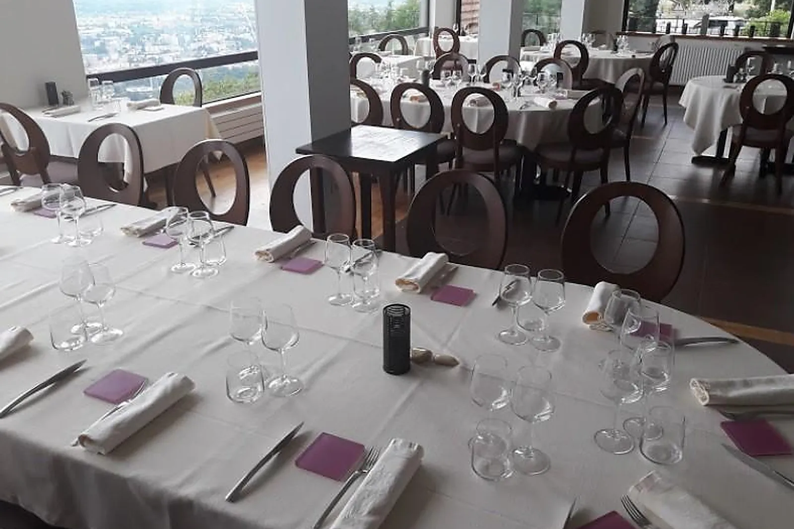 Cafés et Restaurants, RESTAURANTS - LA TRONCHE (ISÈRE) : CHEZ LE PERL&RSQUO;GRAS